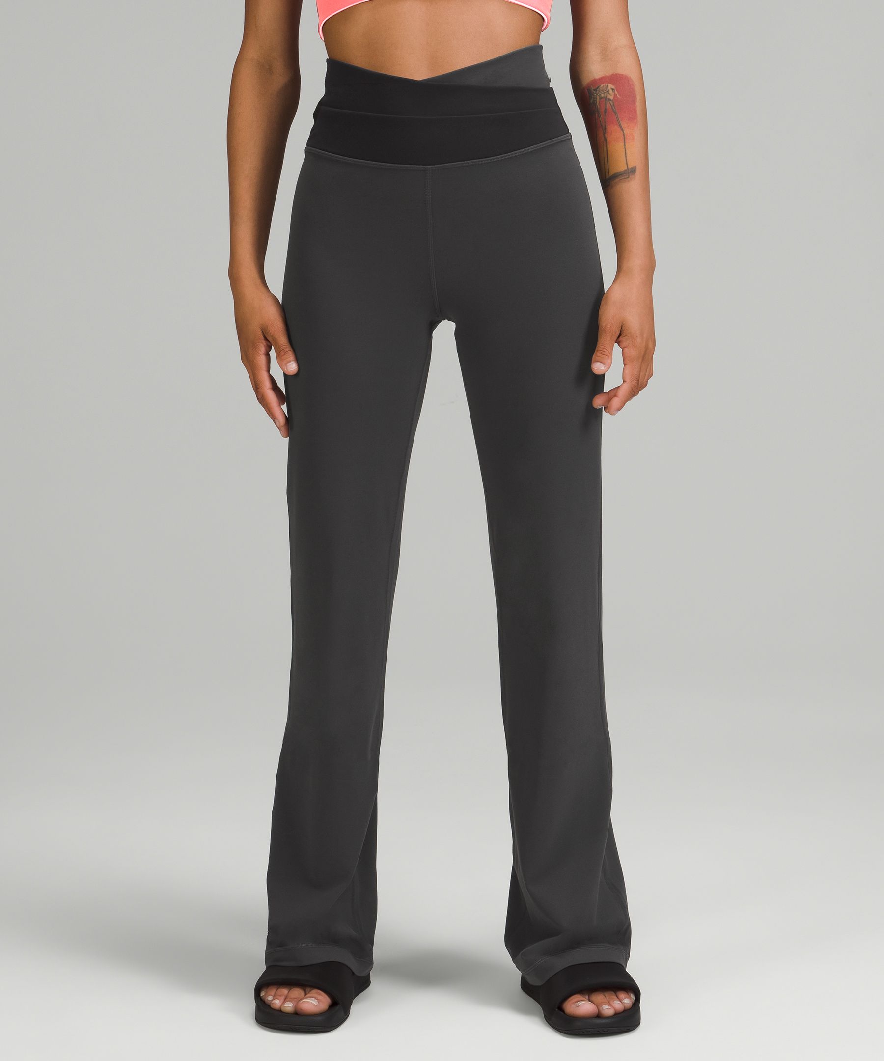 Lululemon Astro Pant Yoga Pants Color Black Size 6. Pre-owned