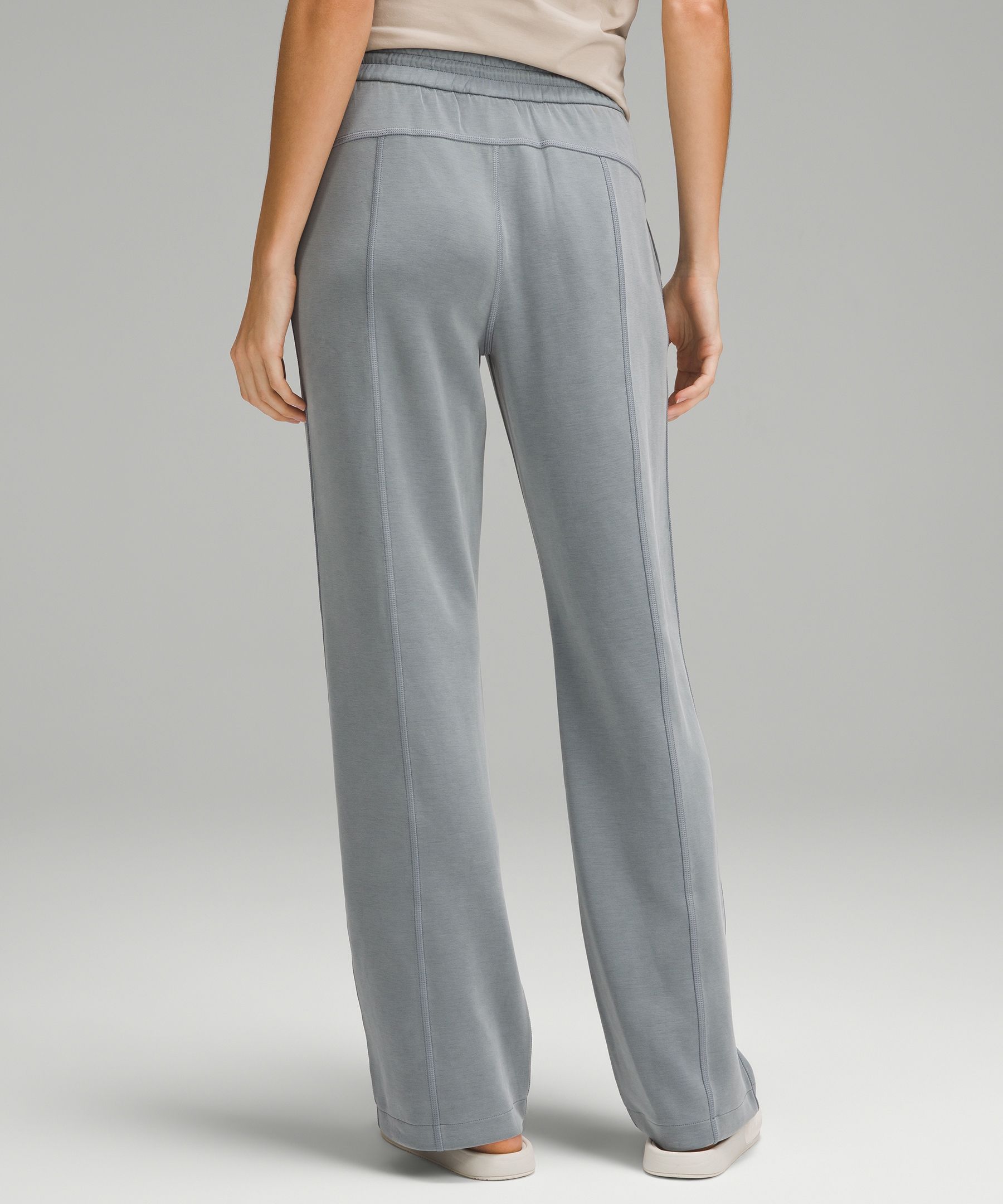 Lululemon Softstreme Relaxed High Rise Pant in Night Sea Size 2 C2