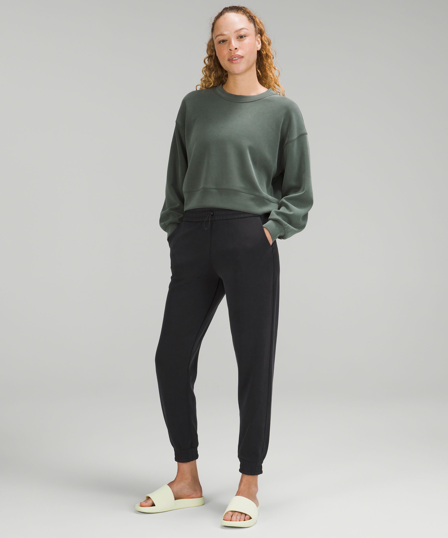 anyone from australia have a picture/insight of these joggers? Softstreme  High-Rise Jogger ? : r/lululemon