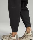 Relaxed High-Rise Jogger *Asia Fit
