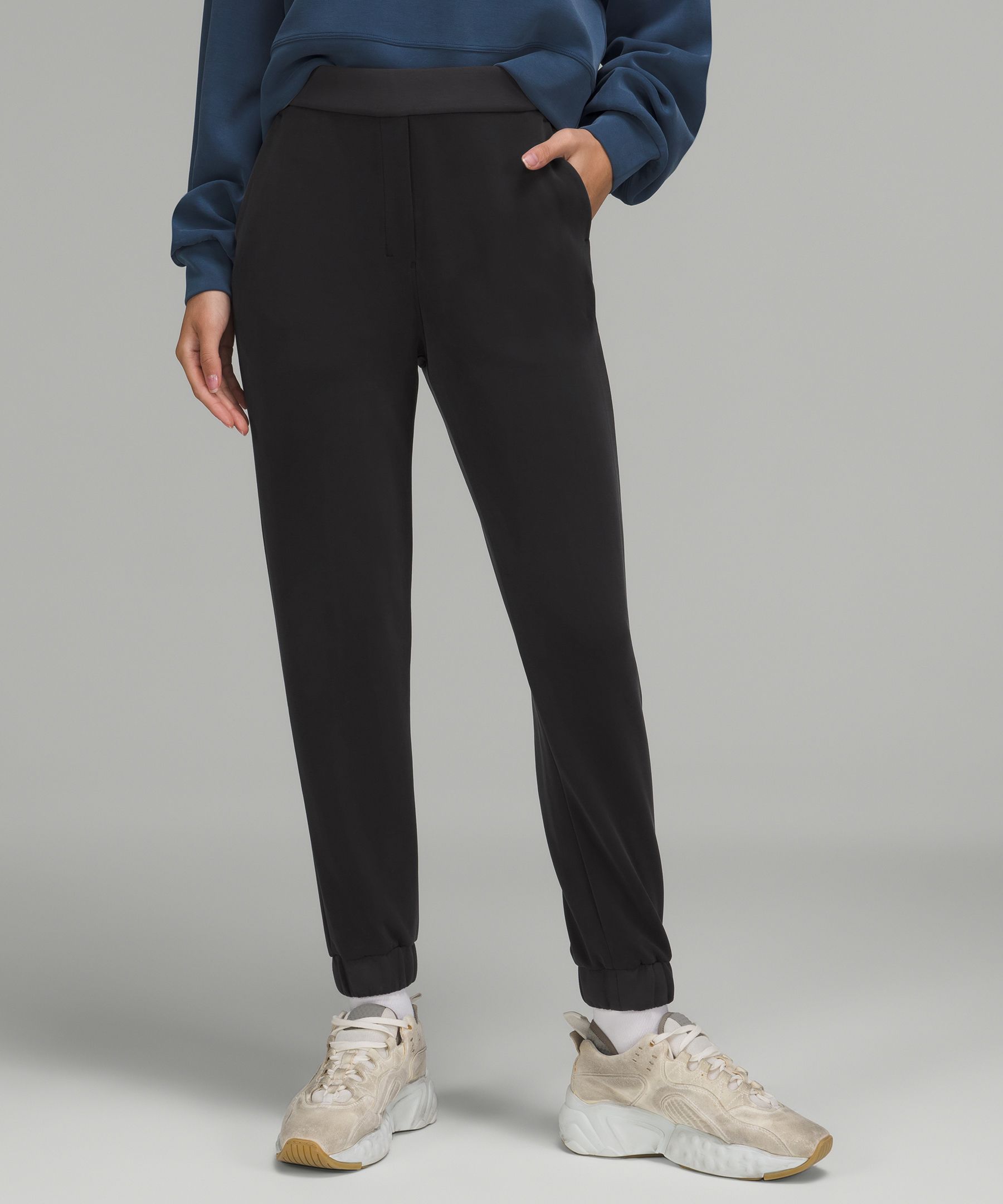 Softstreme Relaxed High-Rise Pant