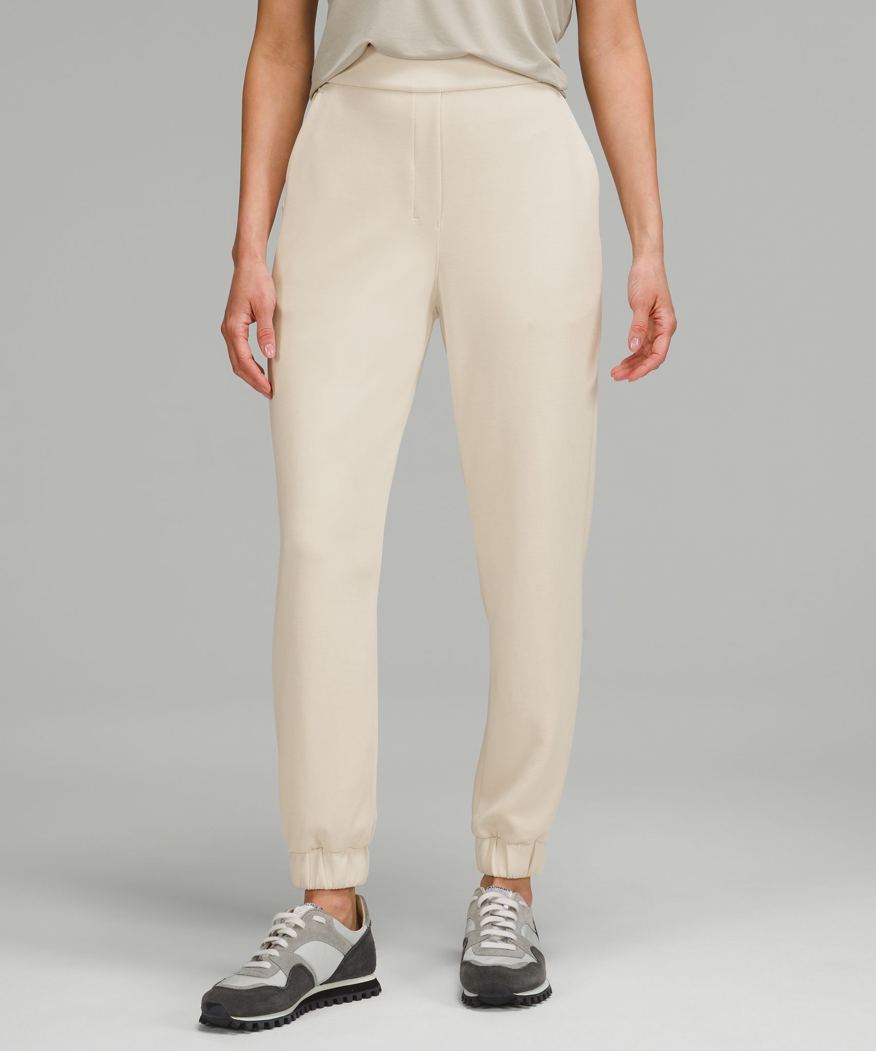 Softstreme Relaxed High-Rise Pant *Asia Fit, bold beige