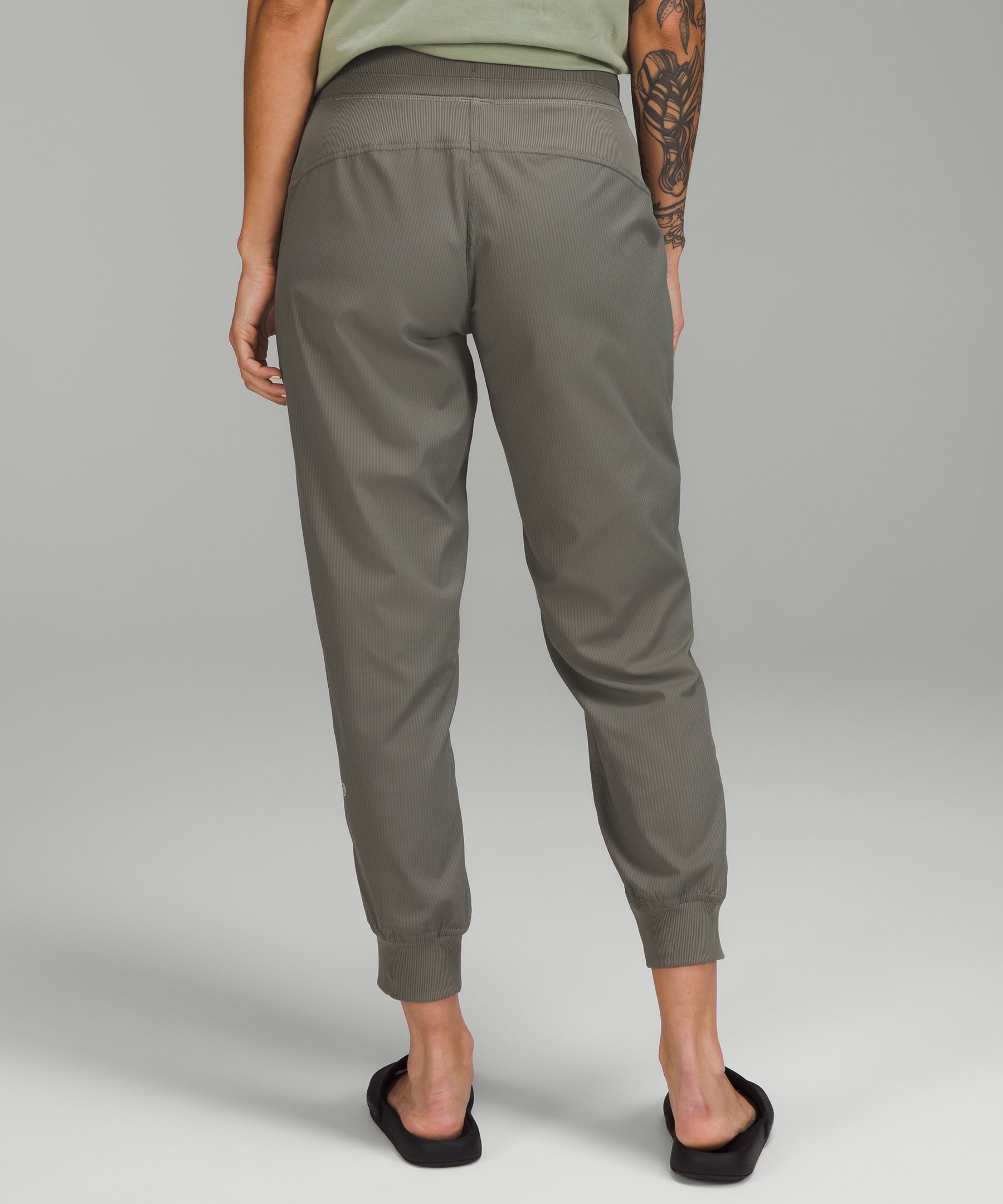 Studio Women's 7/8 Sweatpants