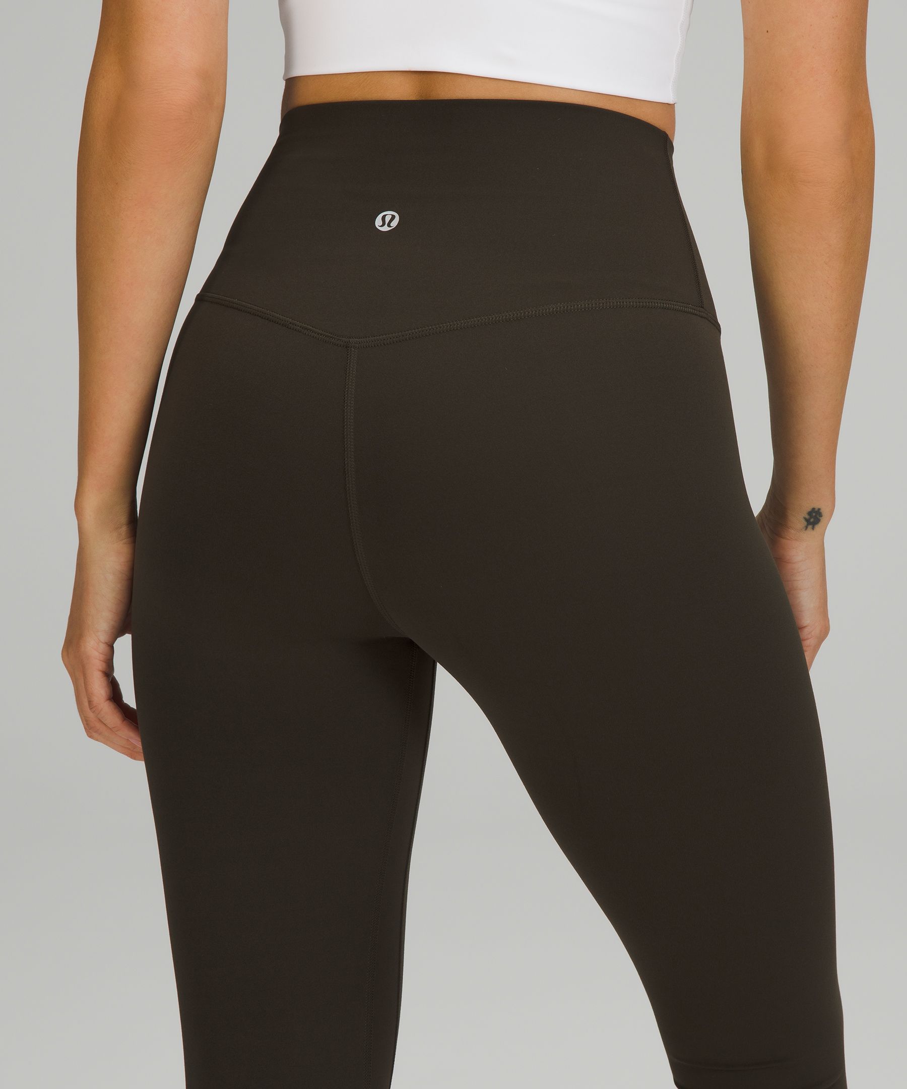 Asia Fit Align HR pant sizing comparison (size L vs sizes 6 & 8