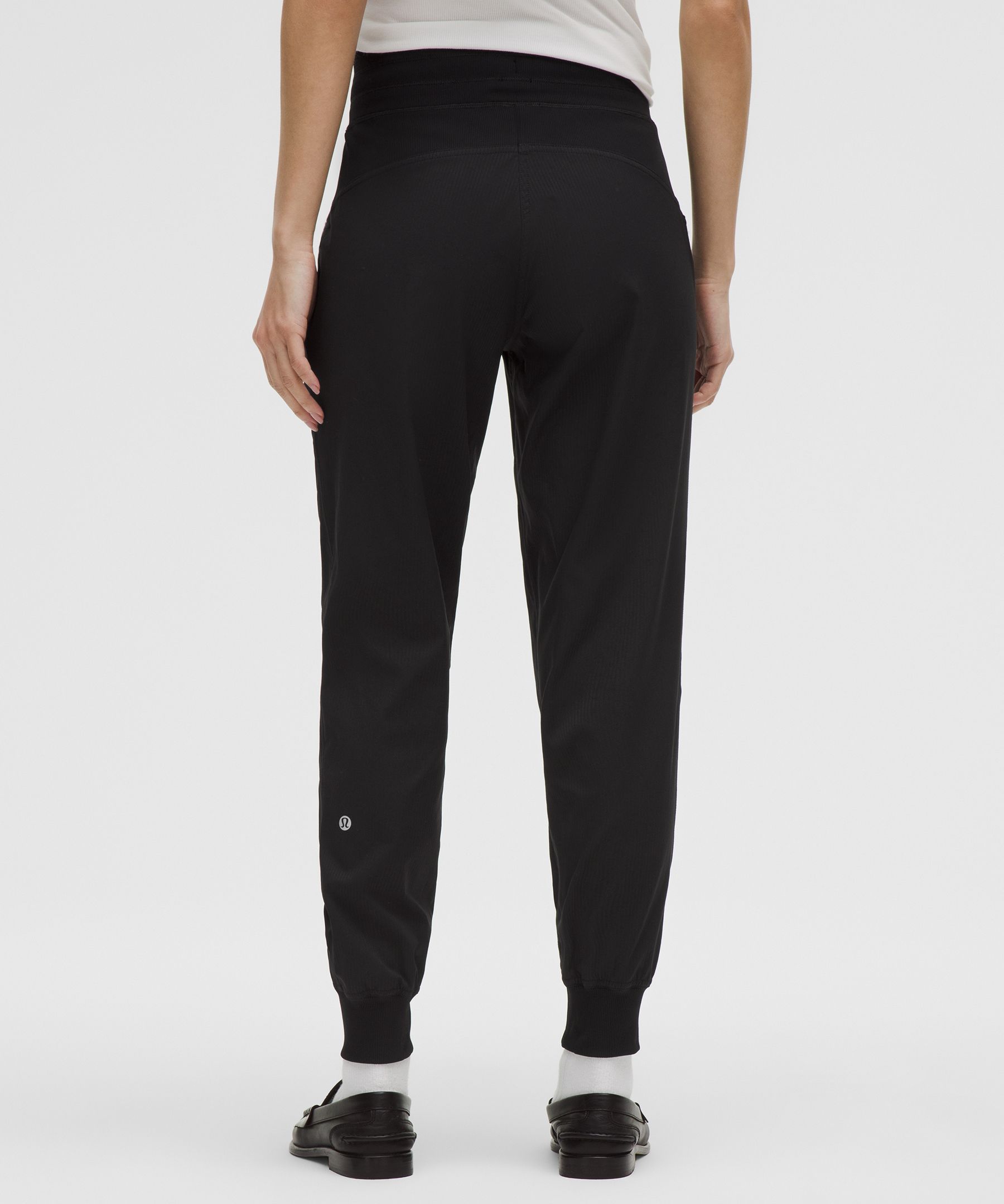 BNWT Lululemon Dance Studio Mid-Rise Cropped Pant 23 *Asia Fit Black  Jogger, Women's Fashion, Activewear on Carousell