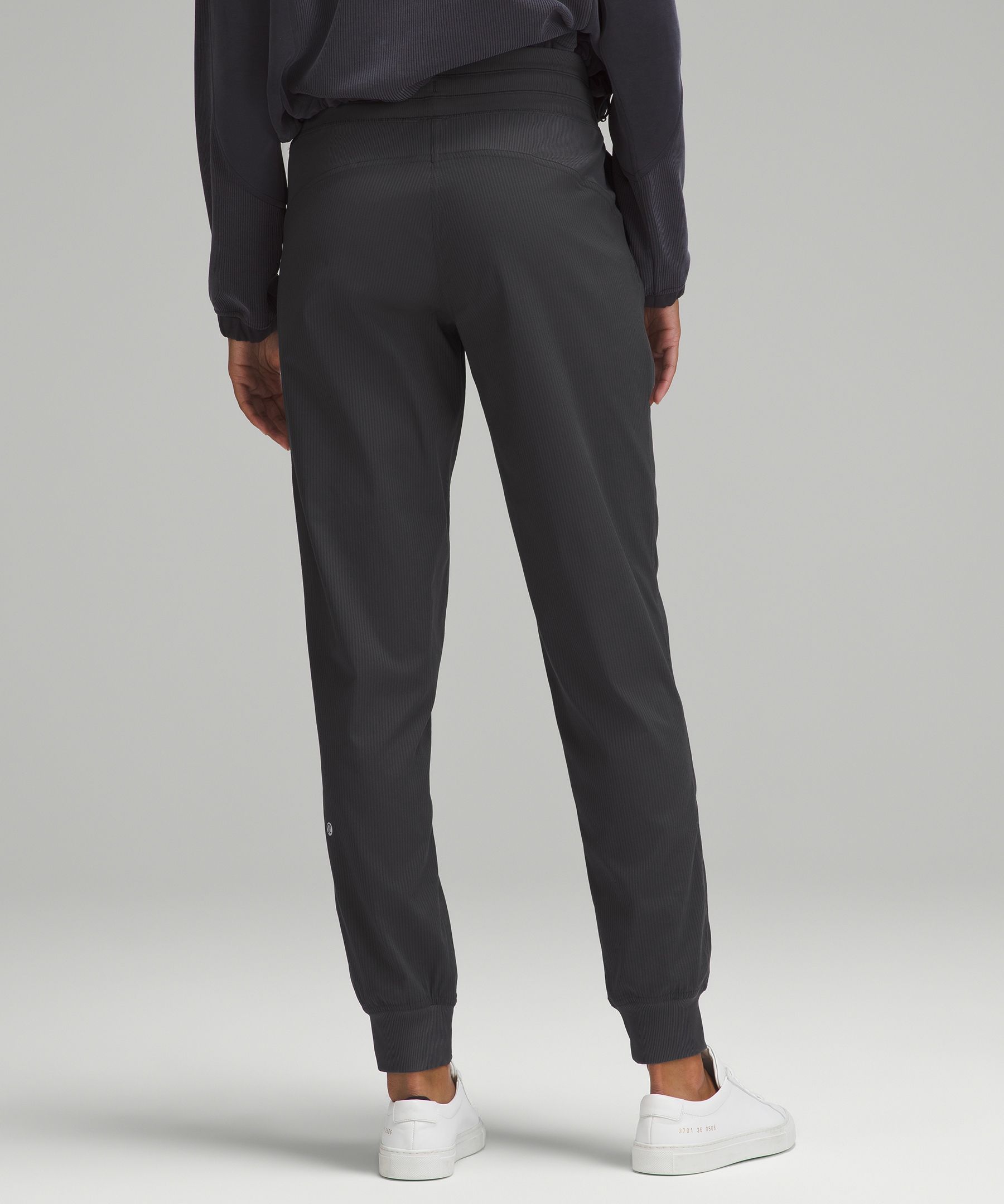 Lululemon store joggers women