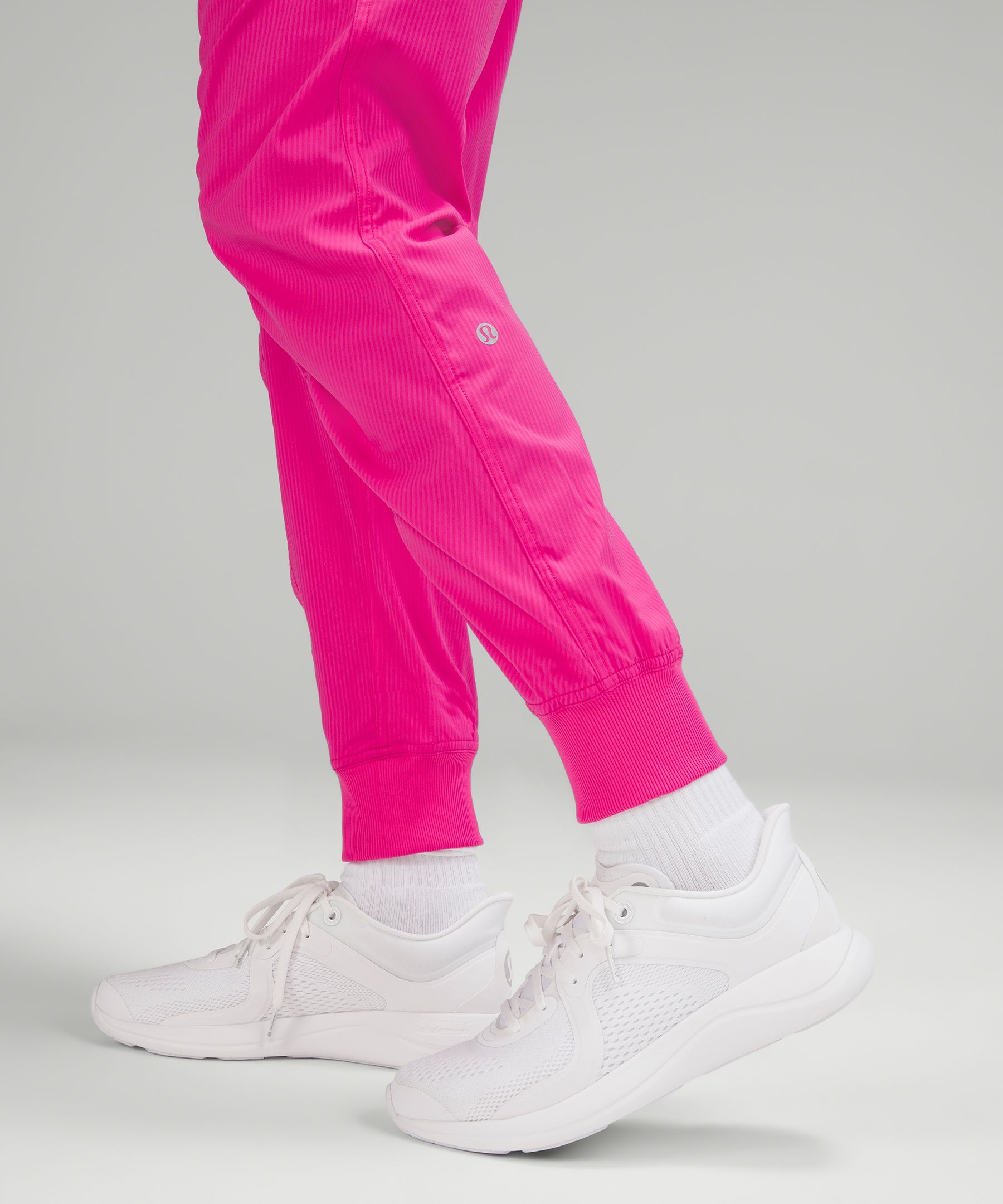 Nike Sportswear Tech Fleece Mid-rise Jogger Pants in Pink