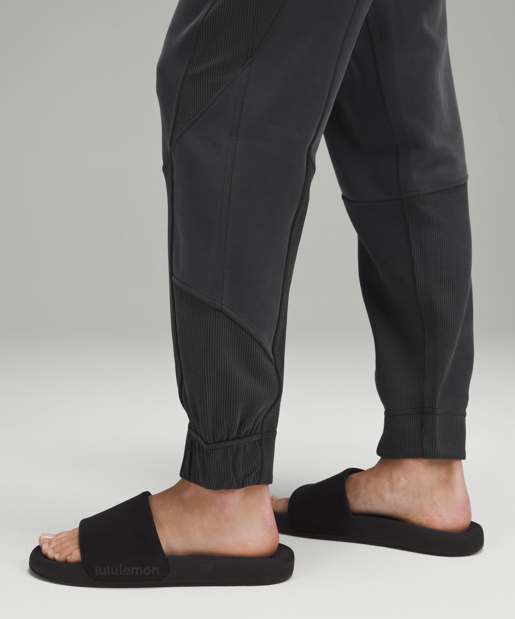 Brushed Softstreme Ribbed High-Rise Jogger