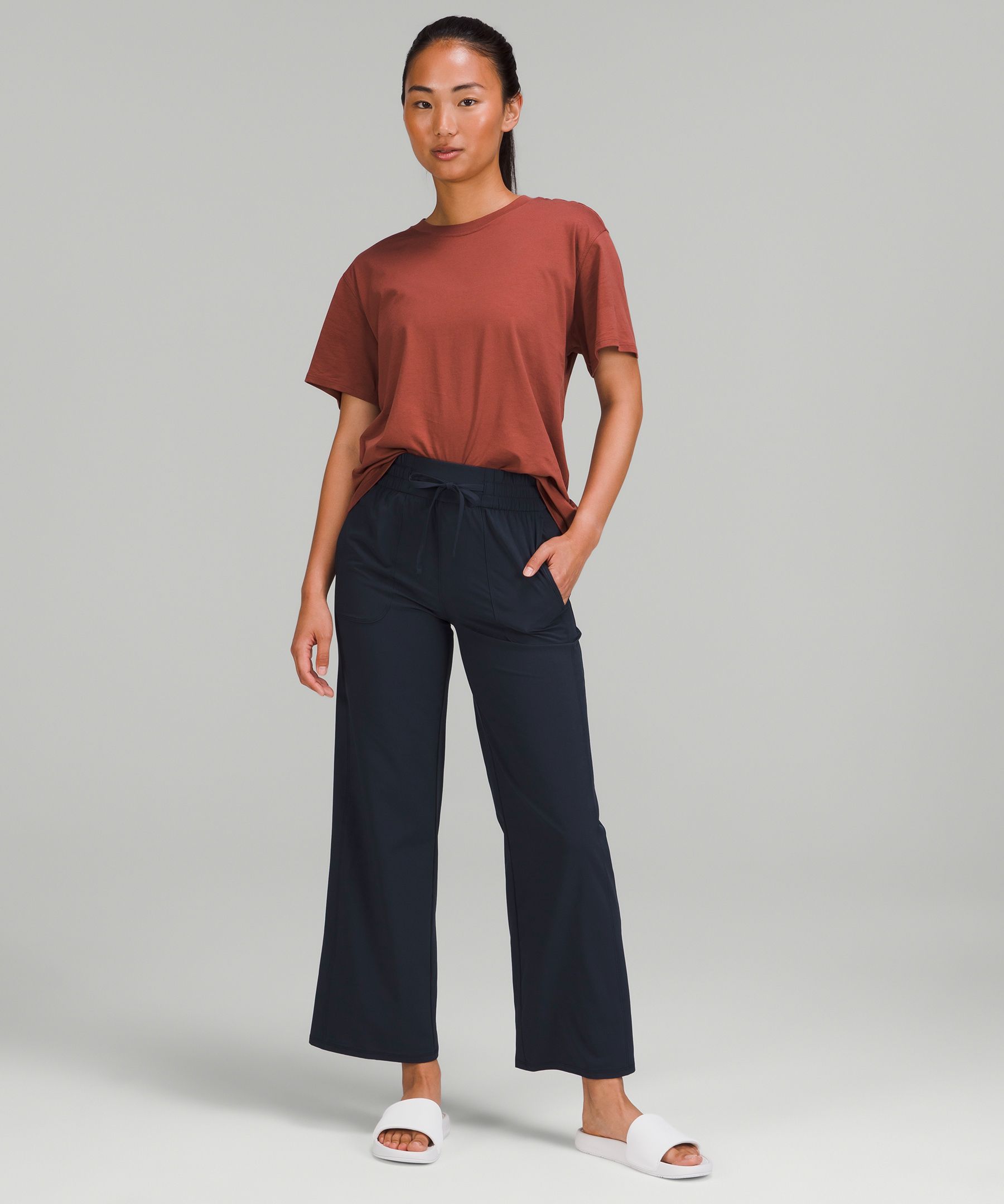 Pull-On Mid-Rise Wide-Leg Pant 28 *Asia Fit