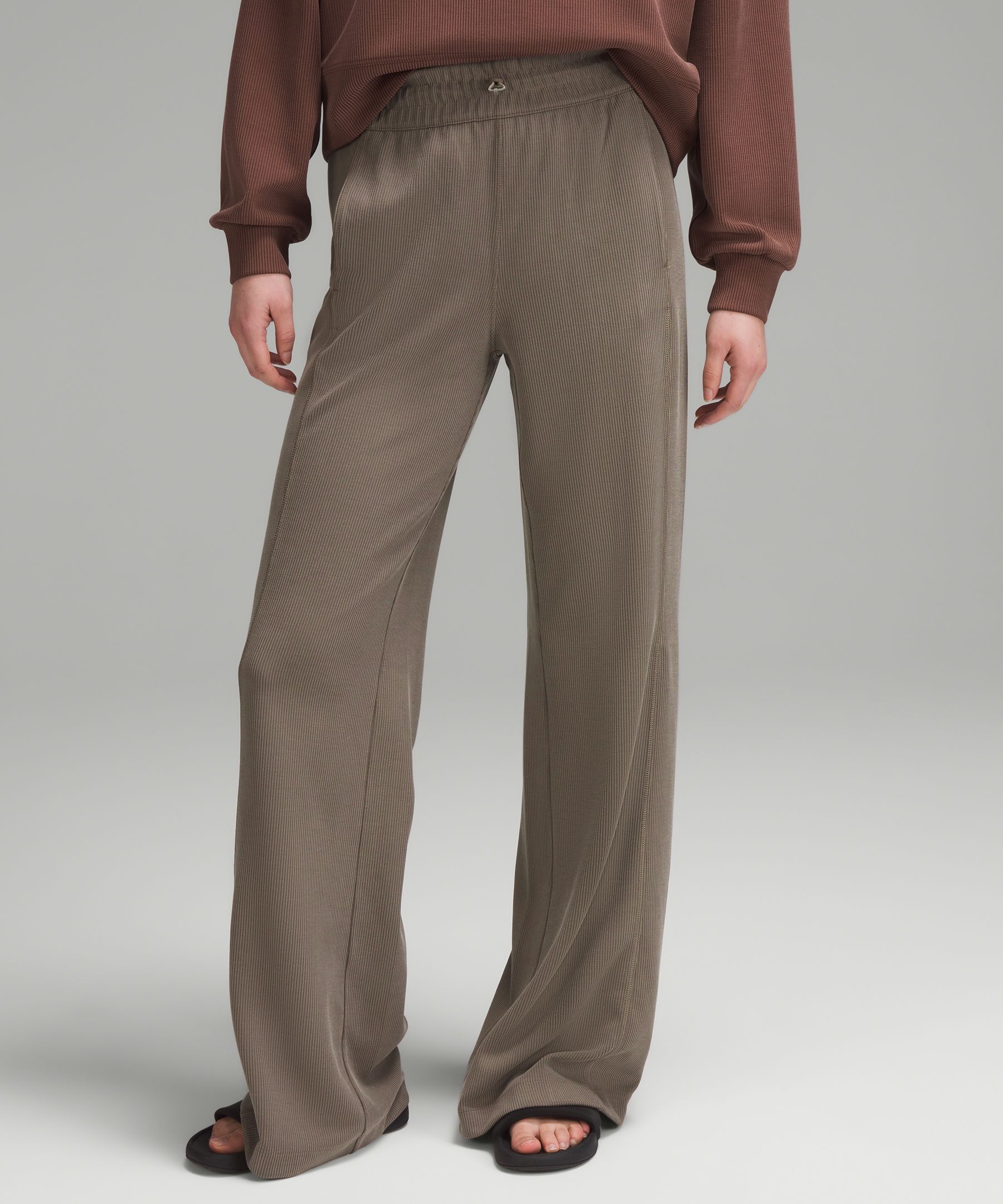 Ribbed Softstreme Mid-Rise Pant 32