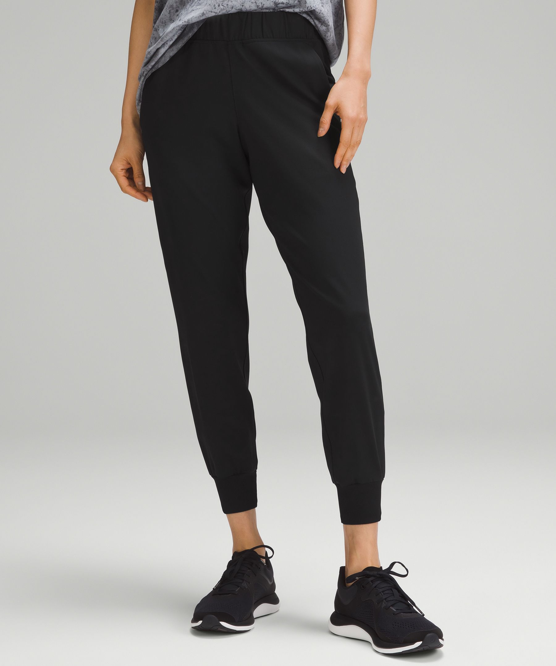 Asia Fit Align HR pant sizing comparison (size L vs sizes 6 & 8