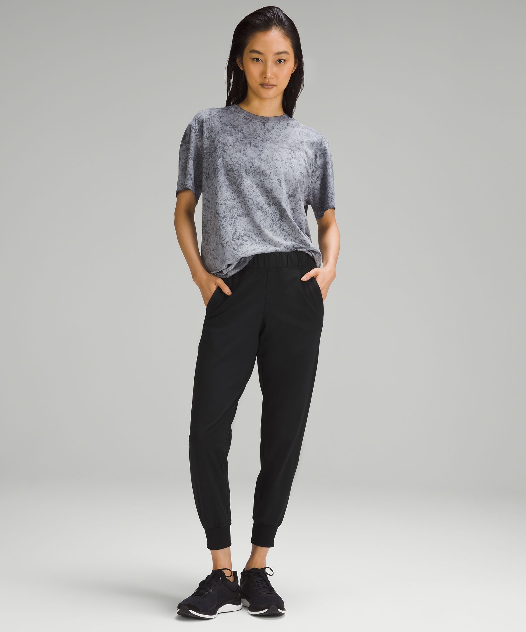 Luxtreme Slim-Fit Mid-Rise Jogger *Asia Fit