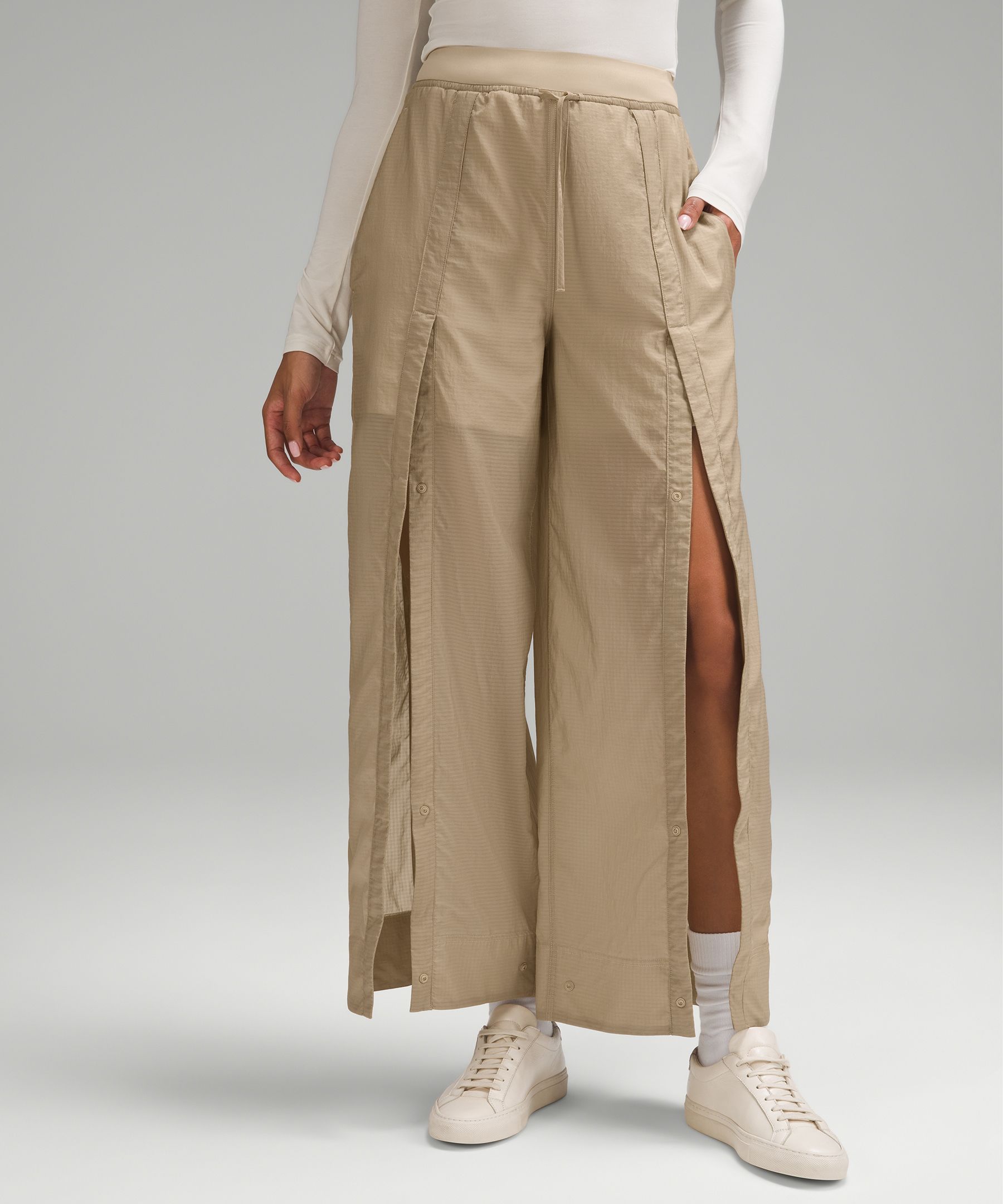 Lightweight Woven Snap-Leg Super-High-Rise Pant