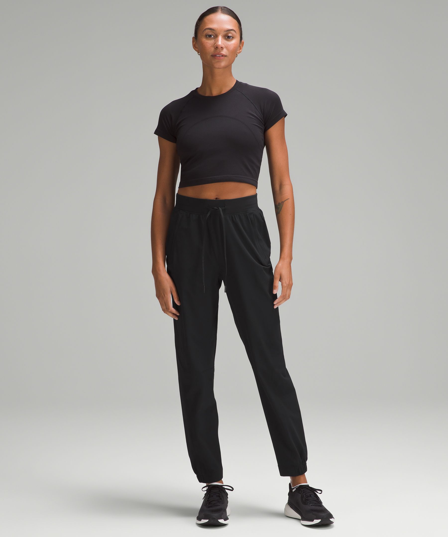 classic fit tee (blk 2) & license to train high rise pant (dark forest 4) :  r/lululemon
