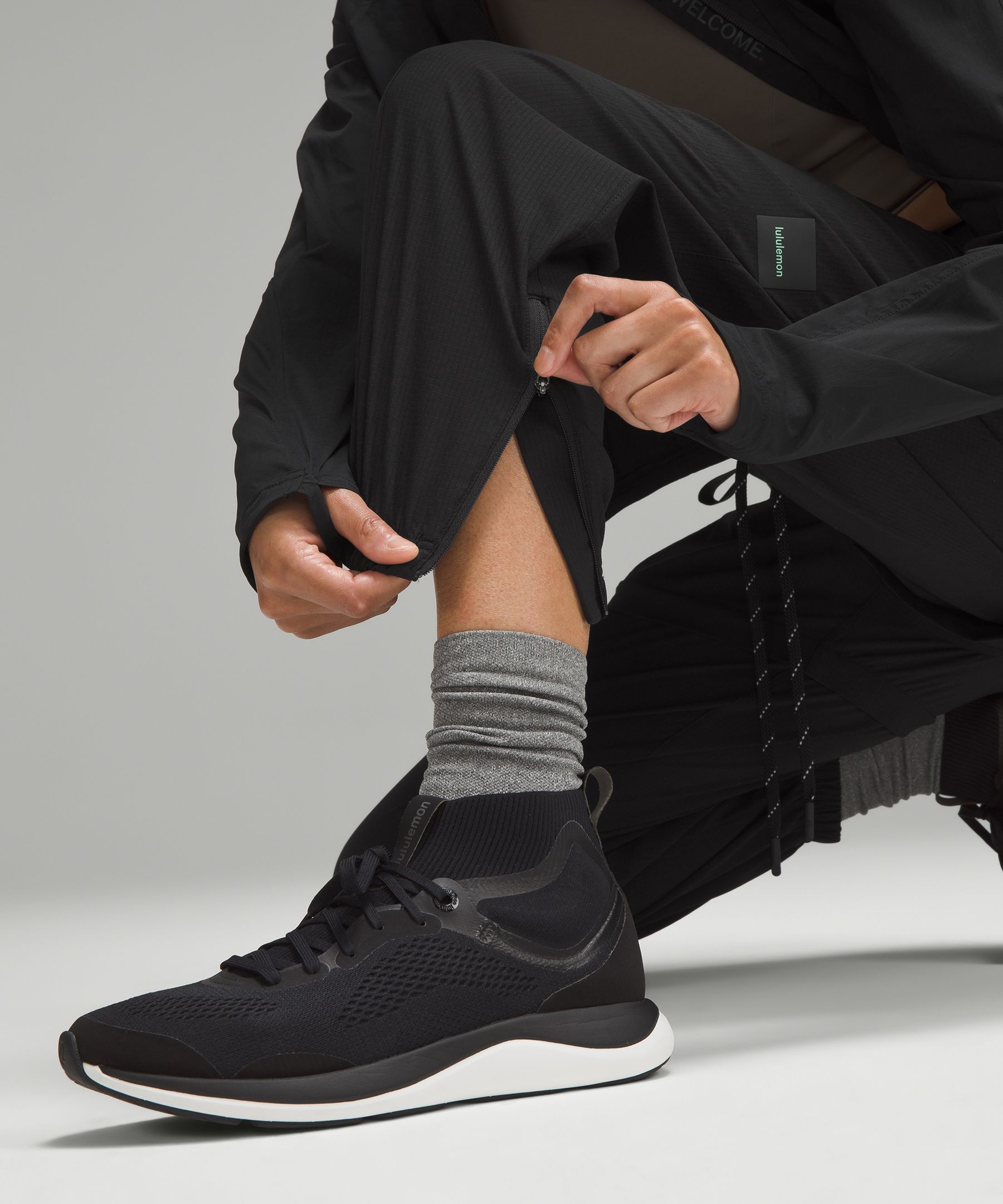 Hiking convertible high-rise WovenAir track pants