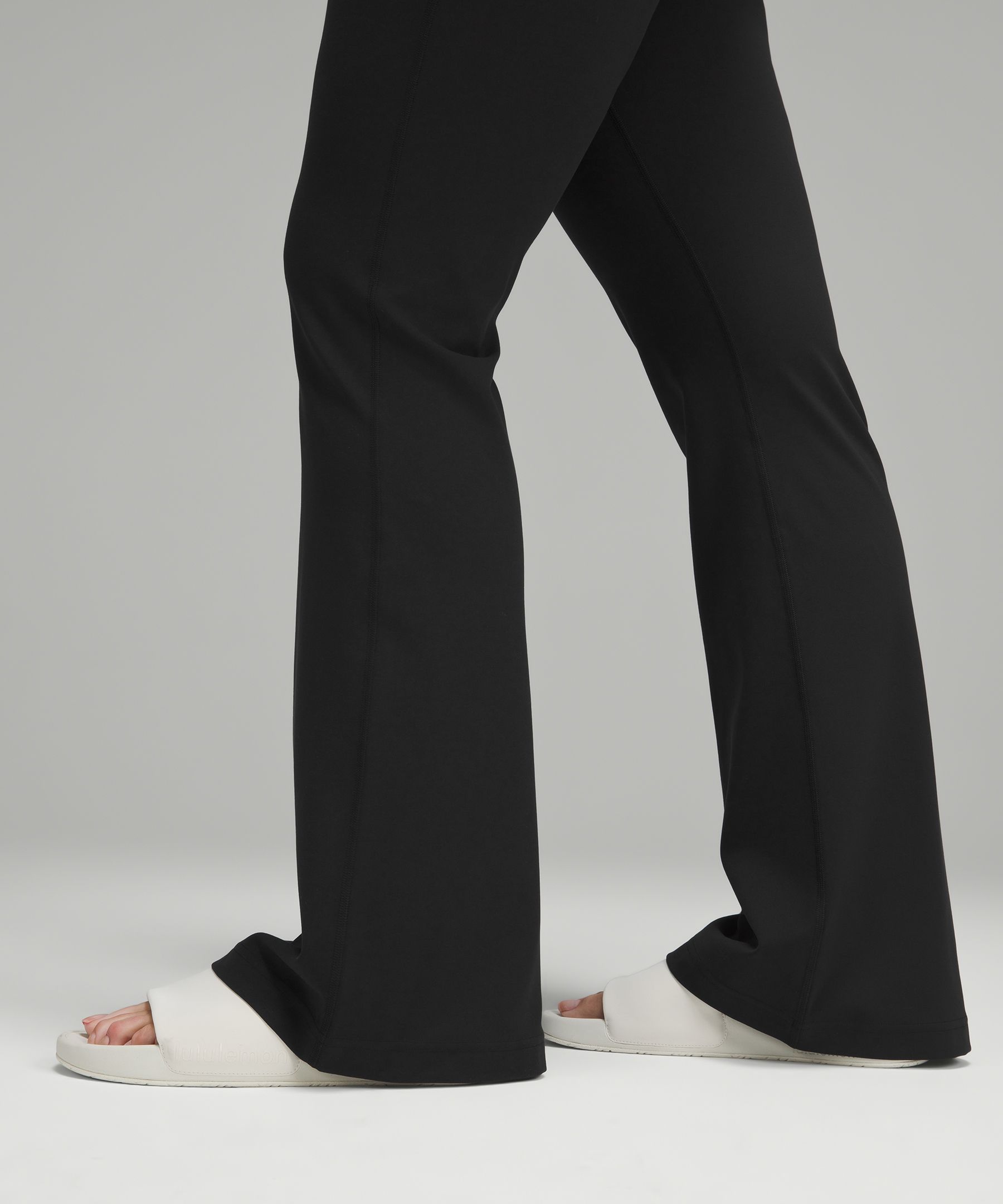白ママ 新品　Lululemon Groove パンツ黒S(2) Groove Nulu Super-High-Rise Flared Pant *Regular