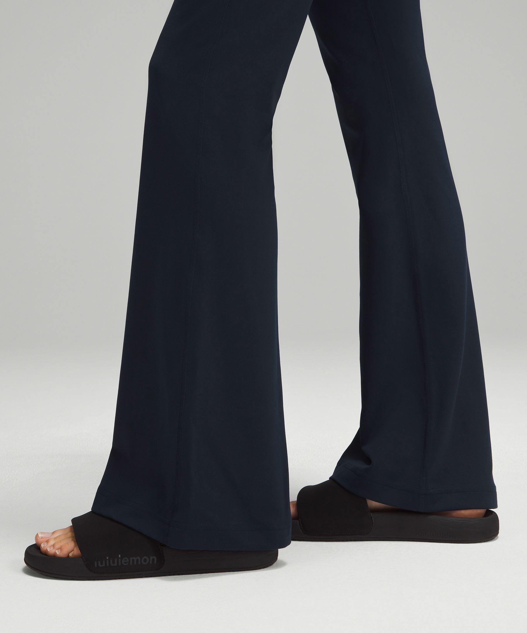 Groove Pant Flare Nulu (6CAD) 🥰 I have the black and this is the navy. BUY  BUY BUY haha sooo comfy. So flattering. Perfect for training and for out  and about. If