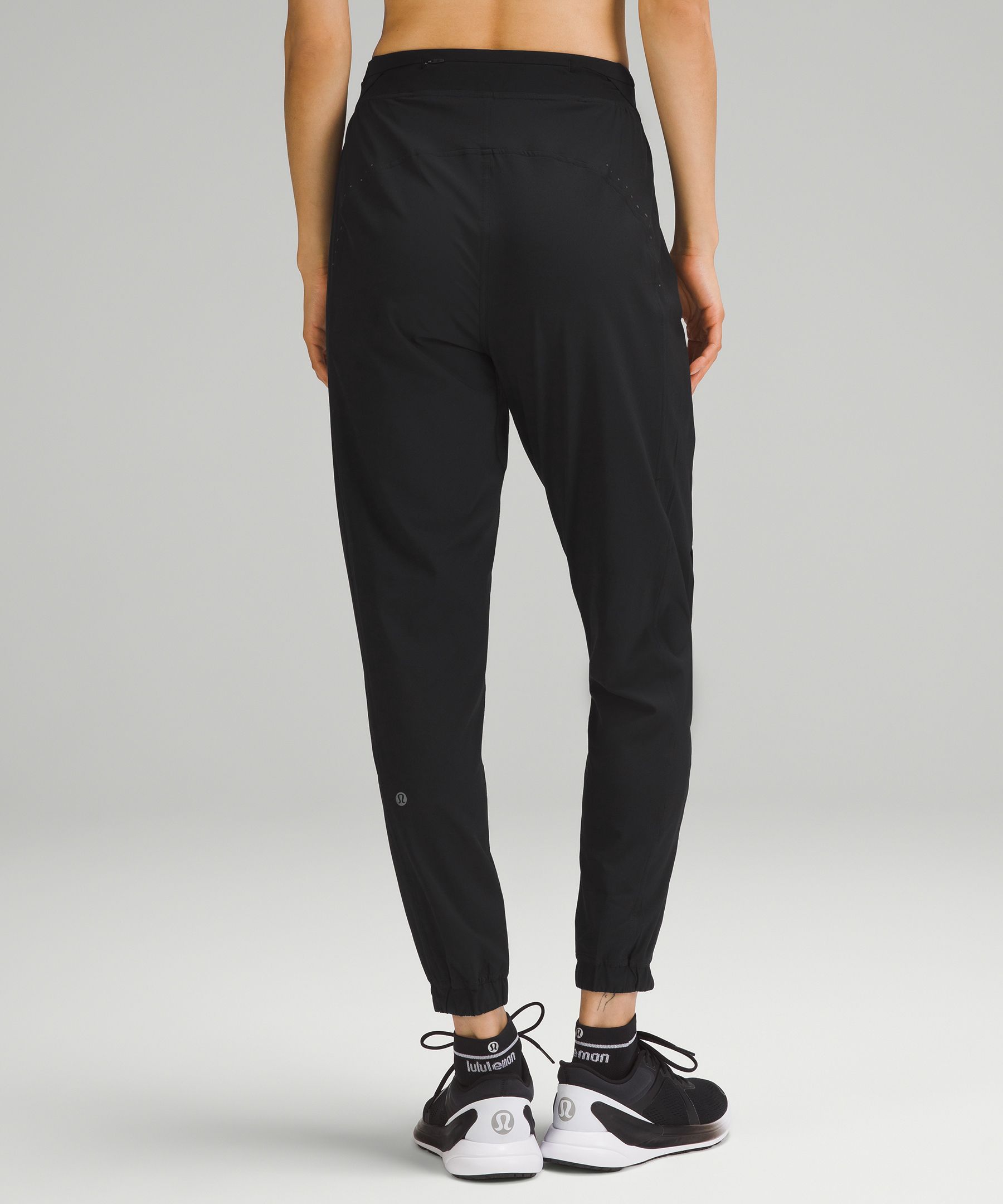 Trying on the new adapted state airflow jogger from lululemon