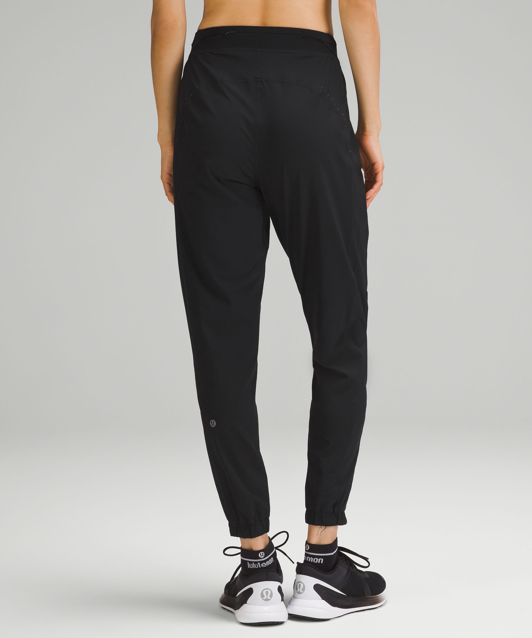 Lululemon Adapted State High-Rise Jogger *Airflow in Black - Size