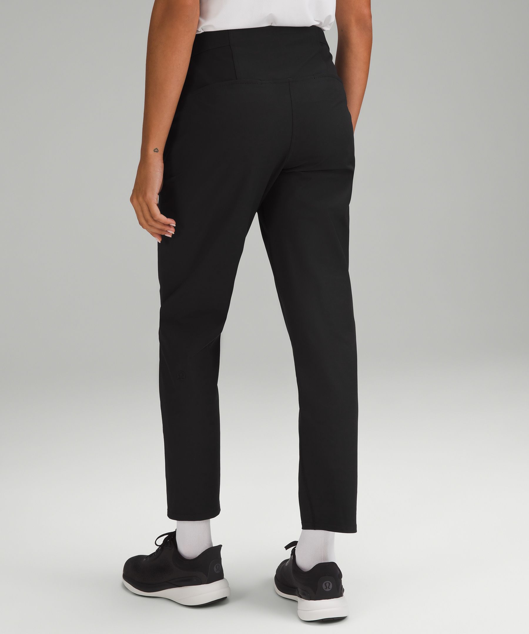 Lululemon athletica Warpstreme Multi-Pocket Mid-Rise Golf Cropped Pant 24, Women's Capris