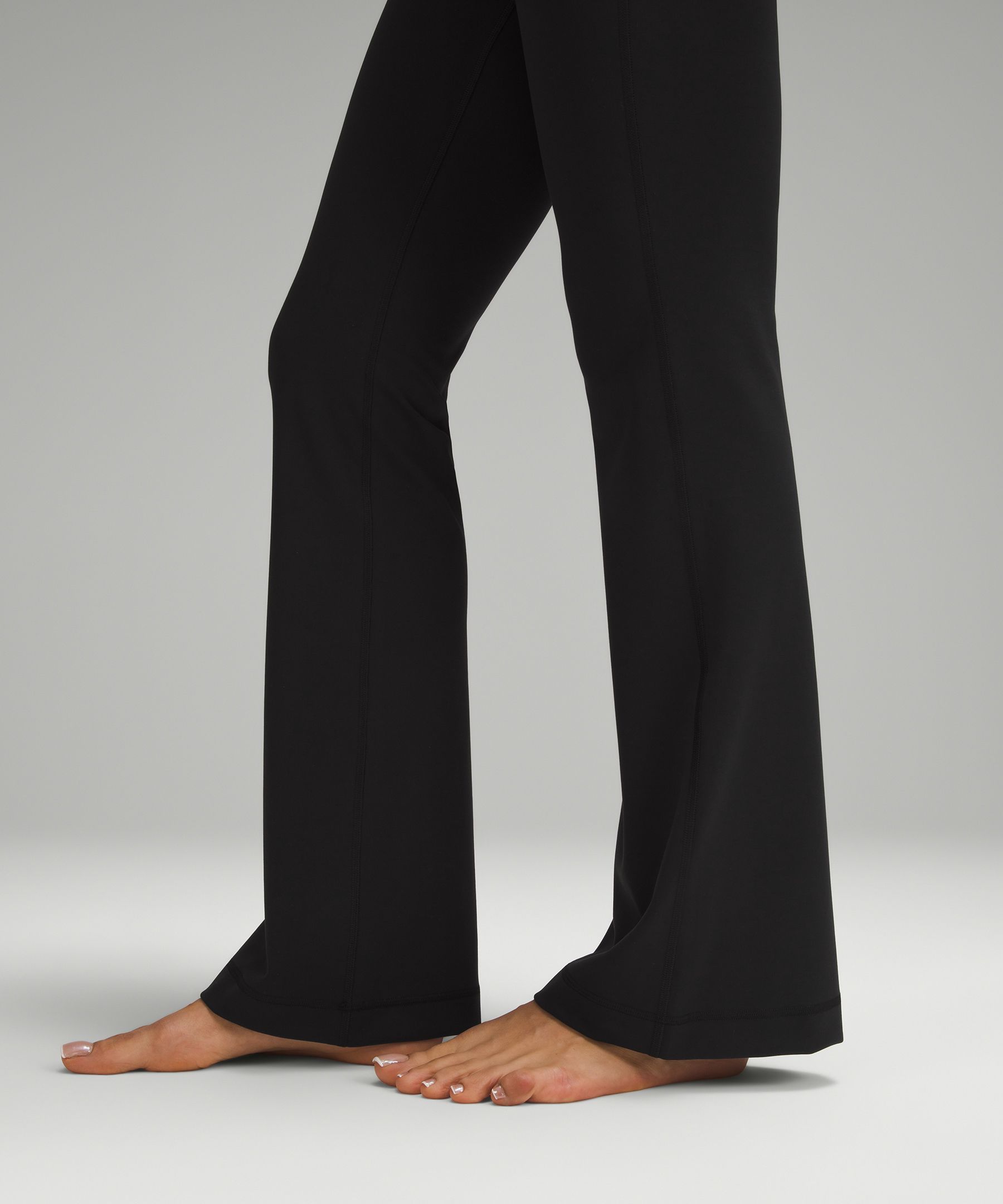lululemon Women s Wunder Under SmoothCover High Rise Flared Pant Size 2 Black Neutral