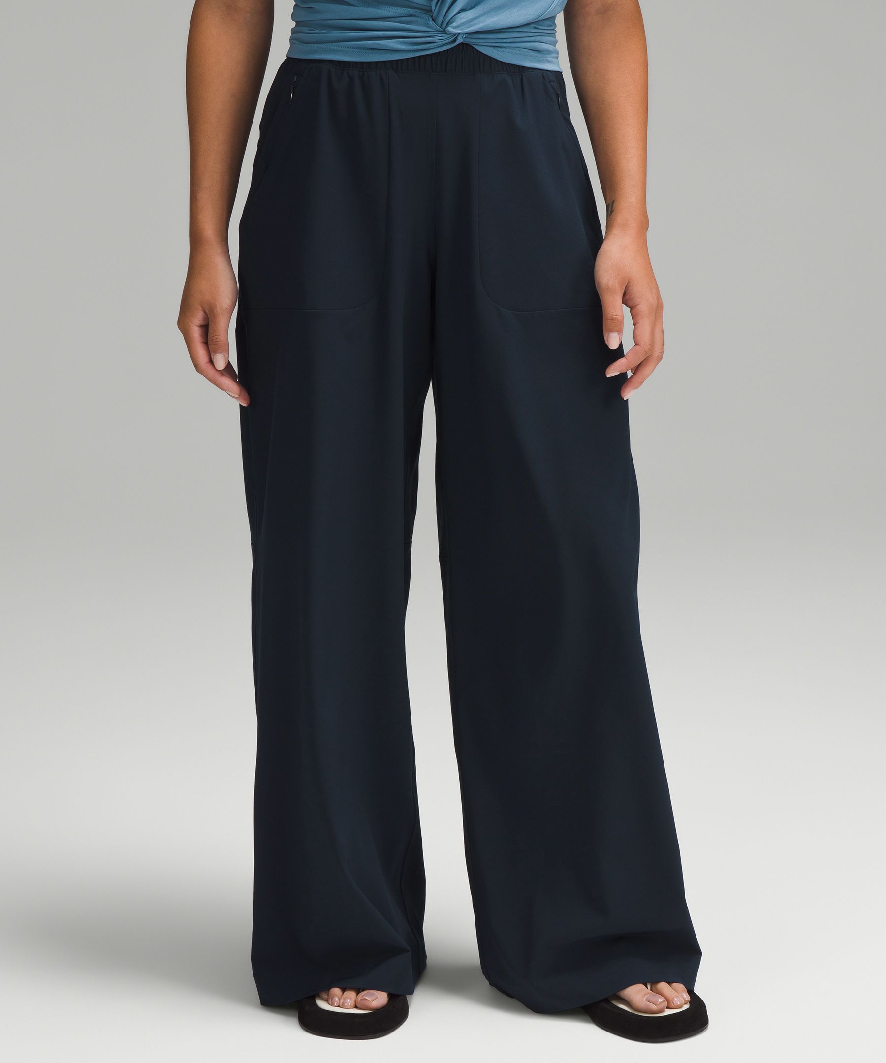 Lululemon ネイビー ワイドパンツ (新品タグ付き) Lululemon ネイビー ワイドパンツ (新品タグ付き) レディース
