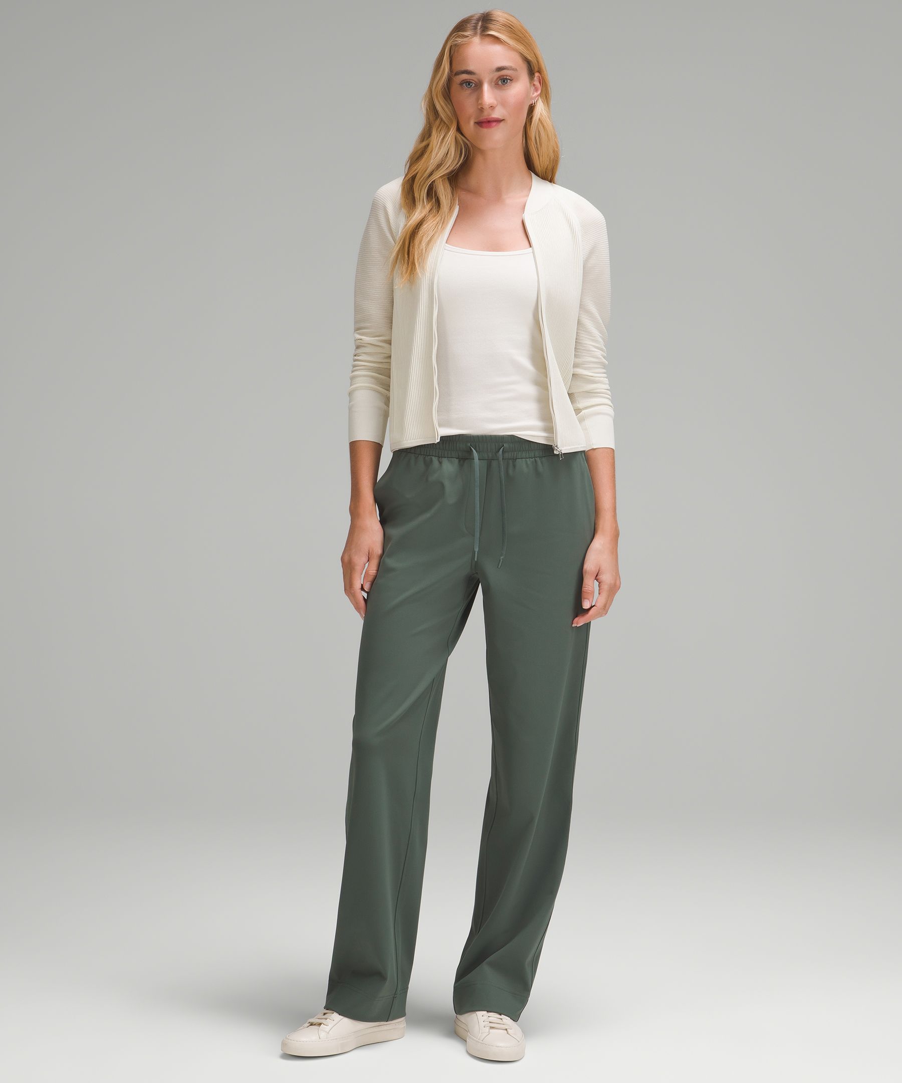 Straight-Leg Mid-Rise Pant Luxtreme *Regular, Women's Trousers