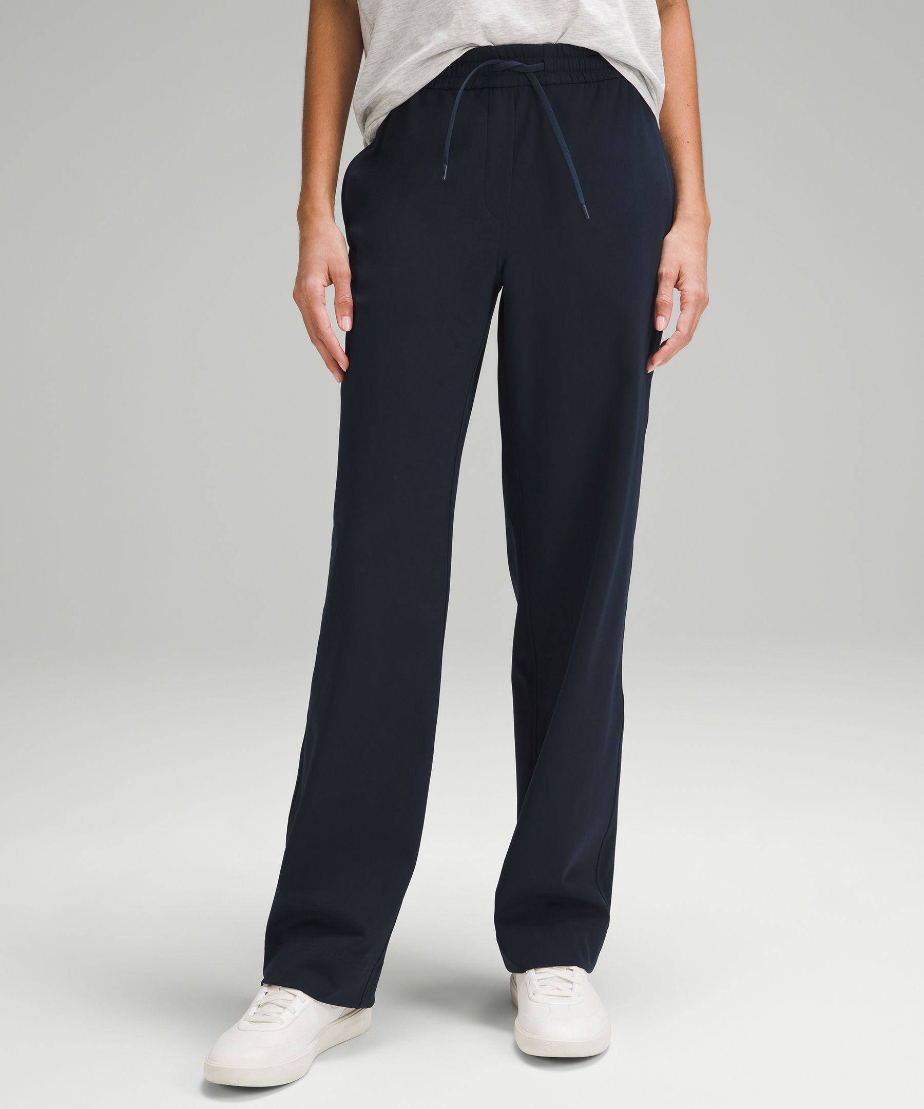 Straight-Leg Mid-Rise Pant Luxtreme *Regular