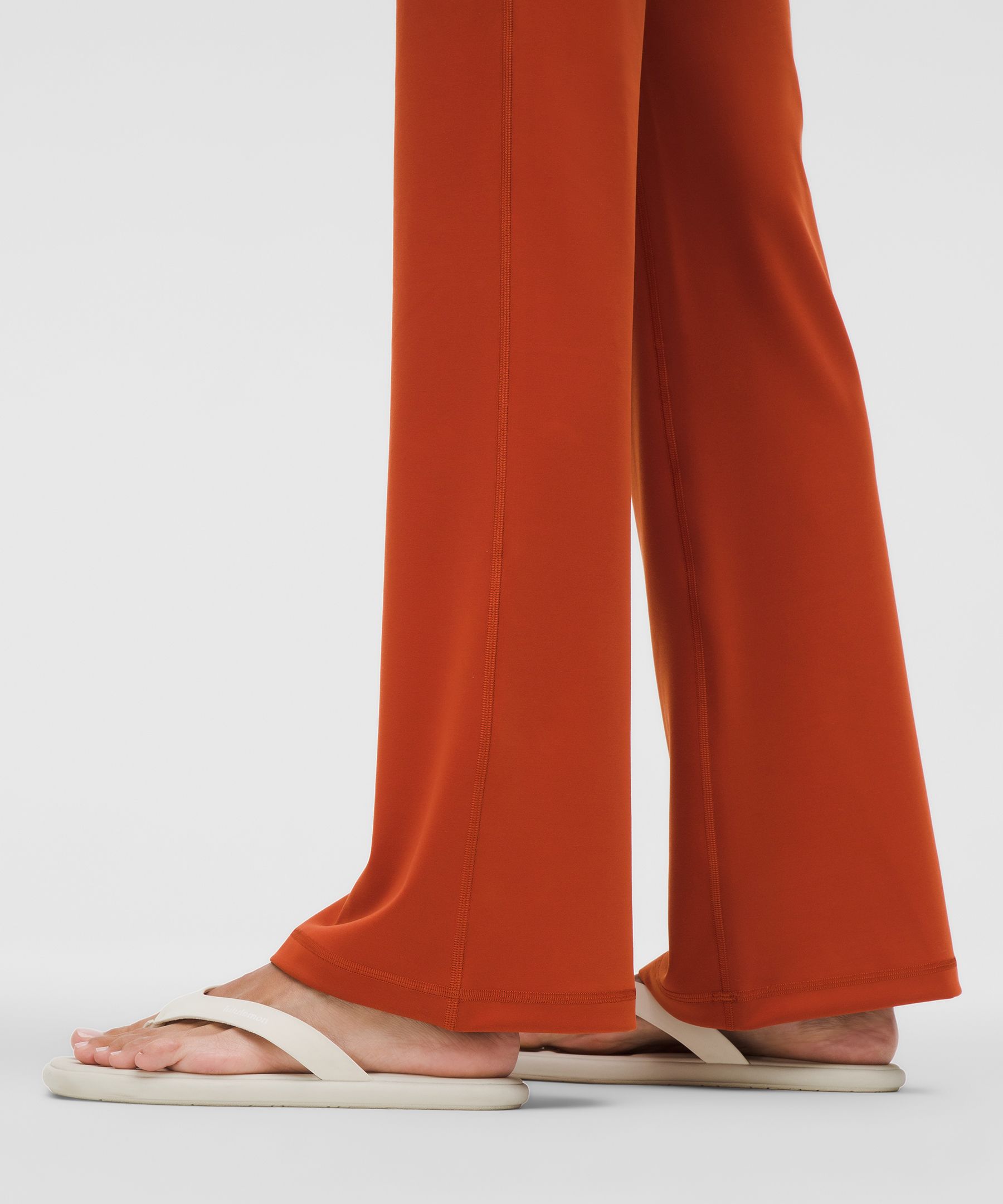 Wunder Under SmoothCover High-Rise Bootcut Pant 34" | Women's Leggings/Tights