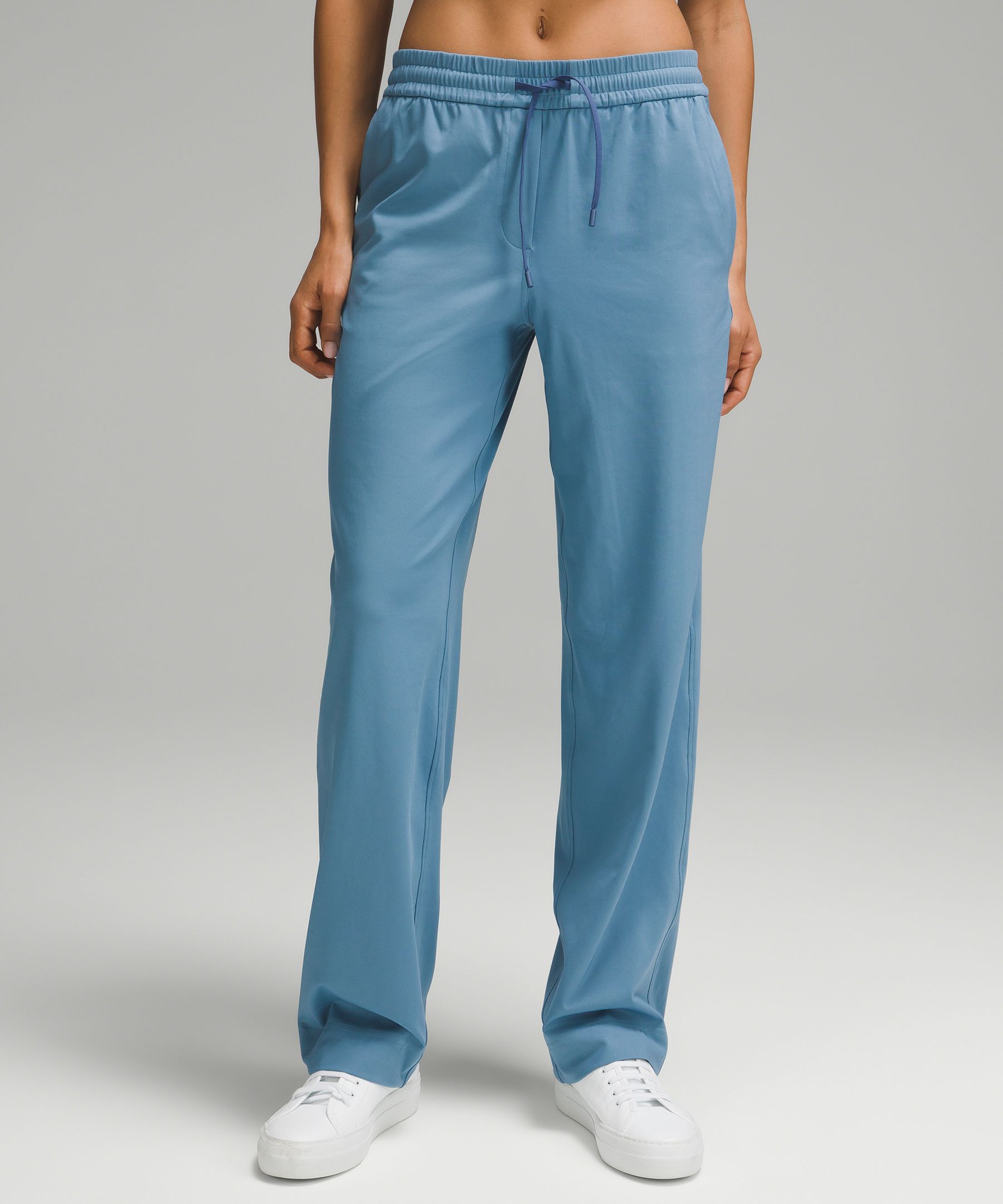 Straight-Leg Mid-Rise Pant Luxtreme *Regular, Women's Trousers