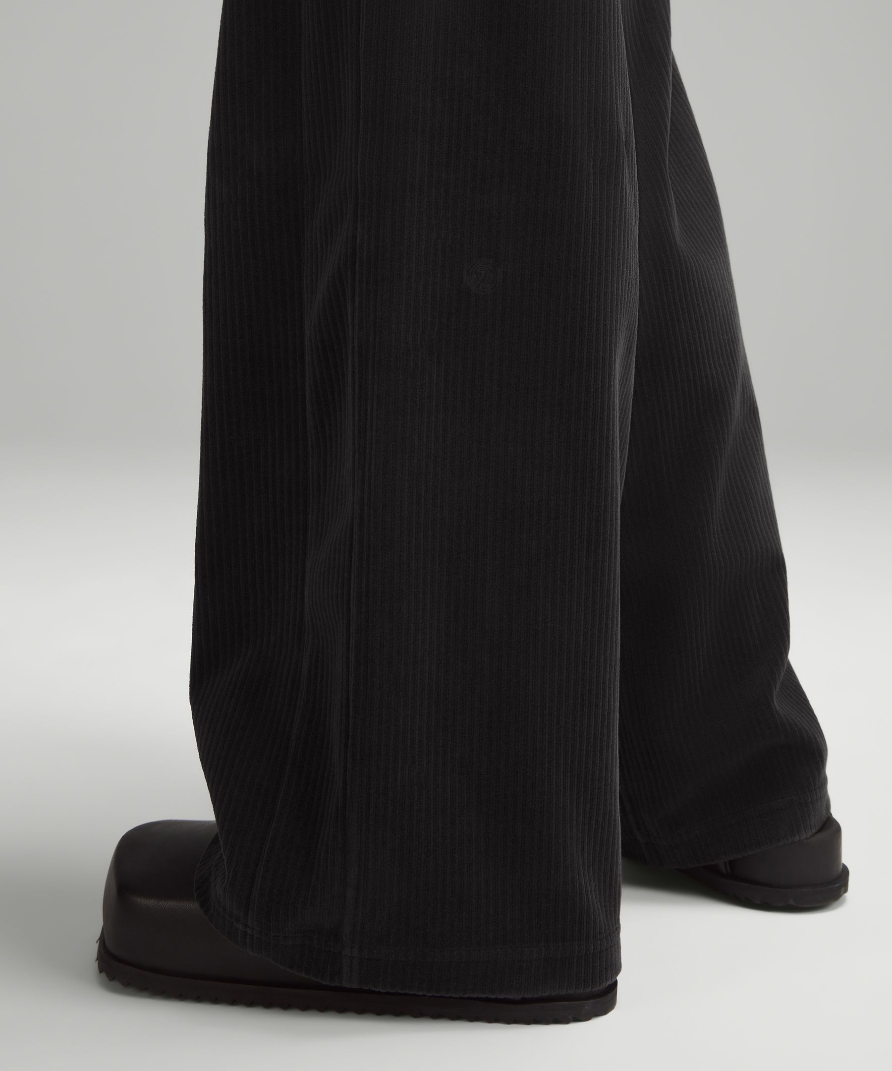 Scuba Mid-Rise Wide-Leg Pant *Velvet Cord Asia Fit