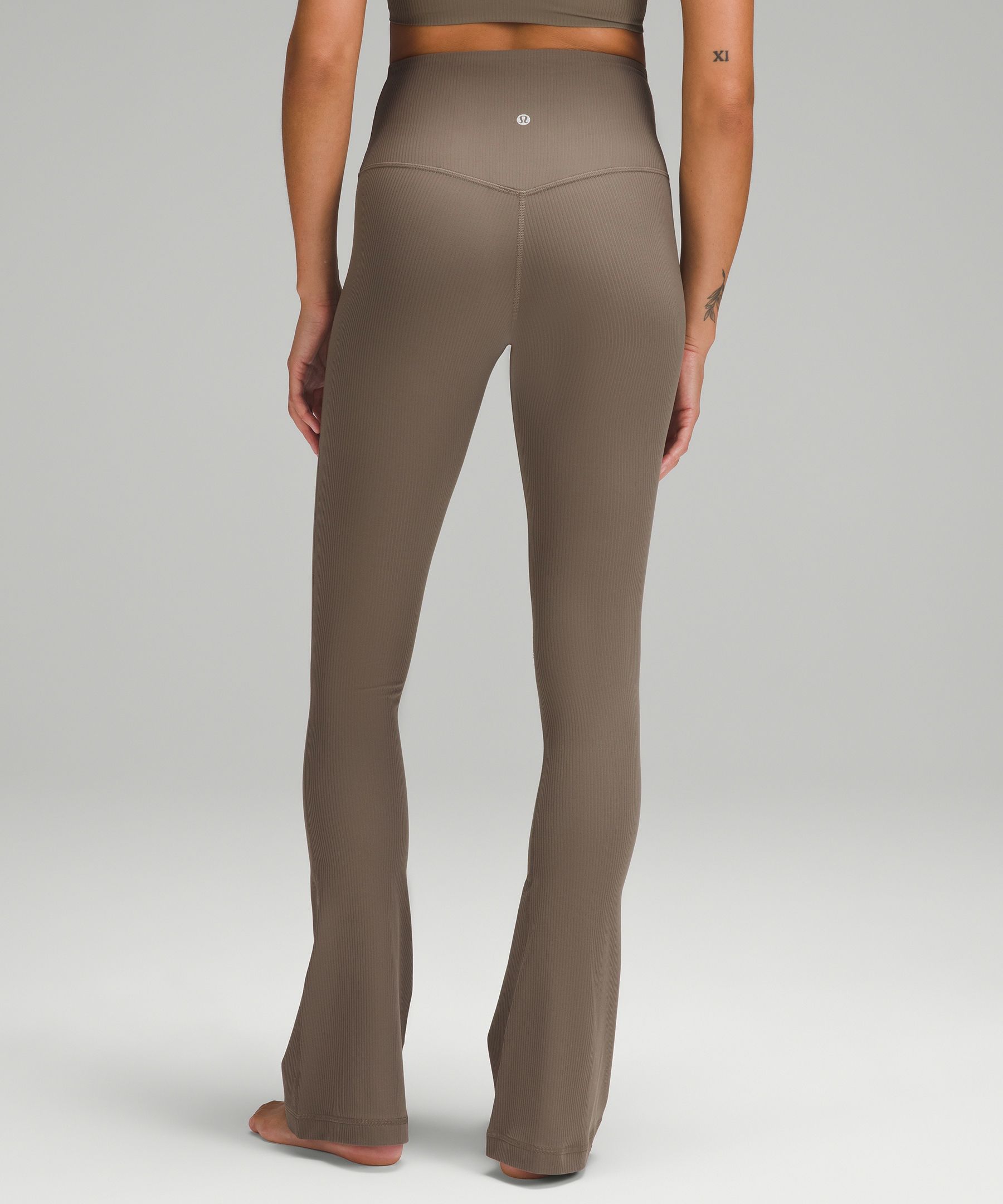lululemon leggings size 6 Cropped Length Side Pockets - Gem