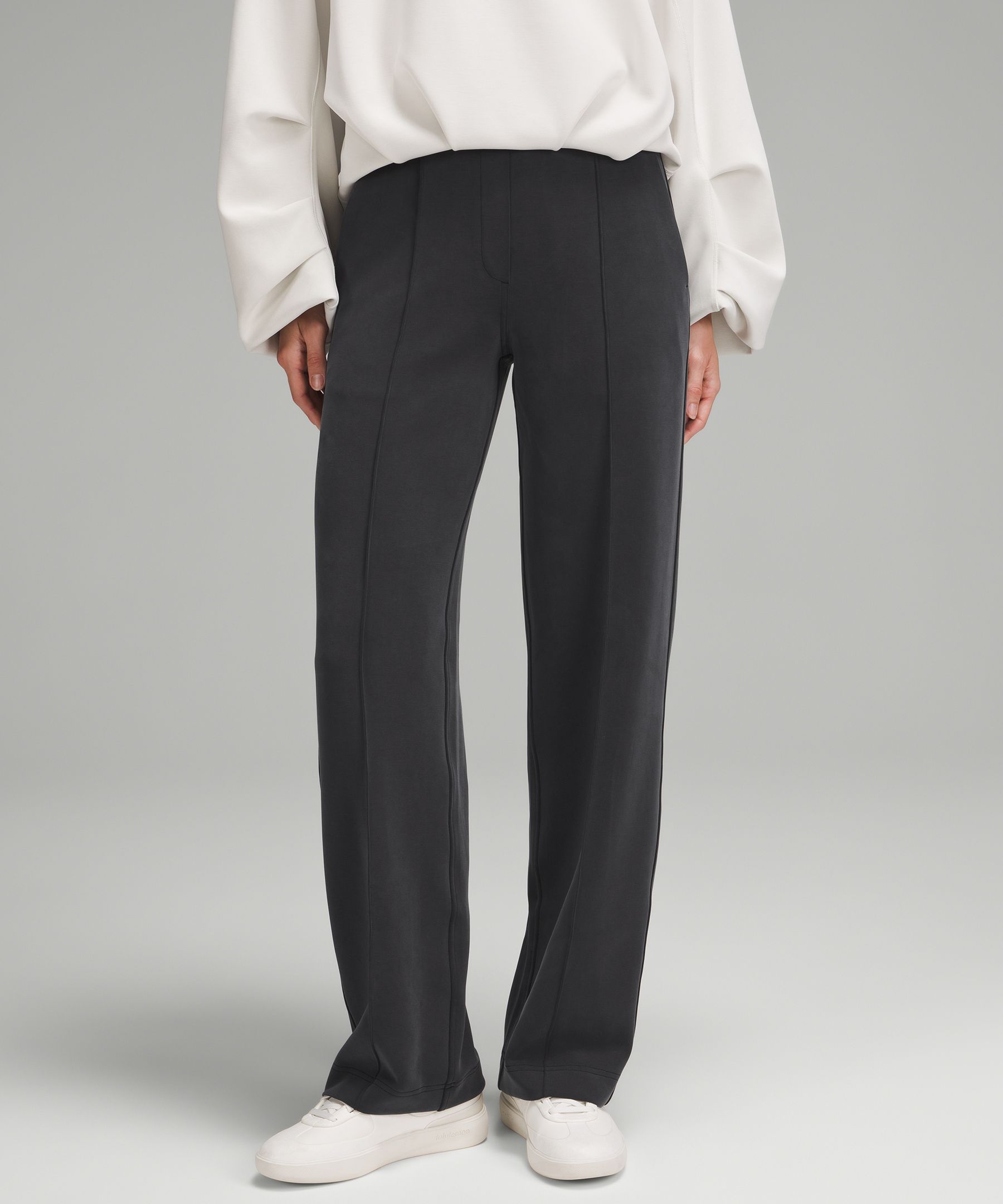 Softstreme Pintuck Mid-Rise Pants Short