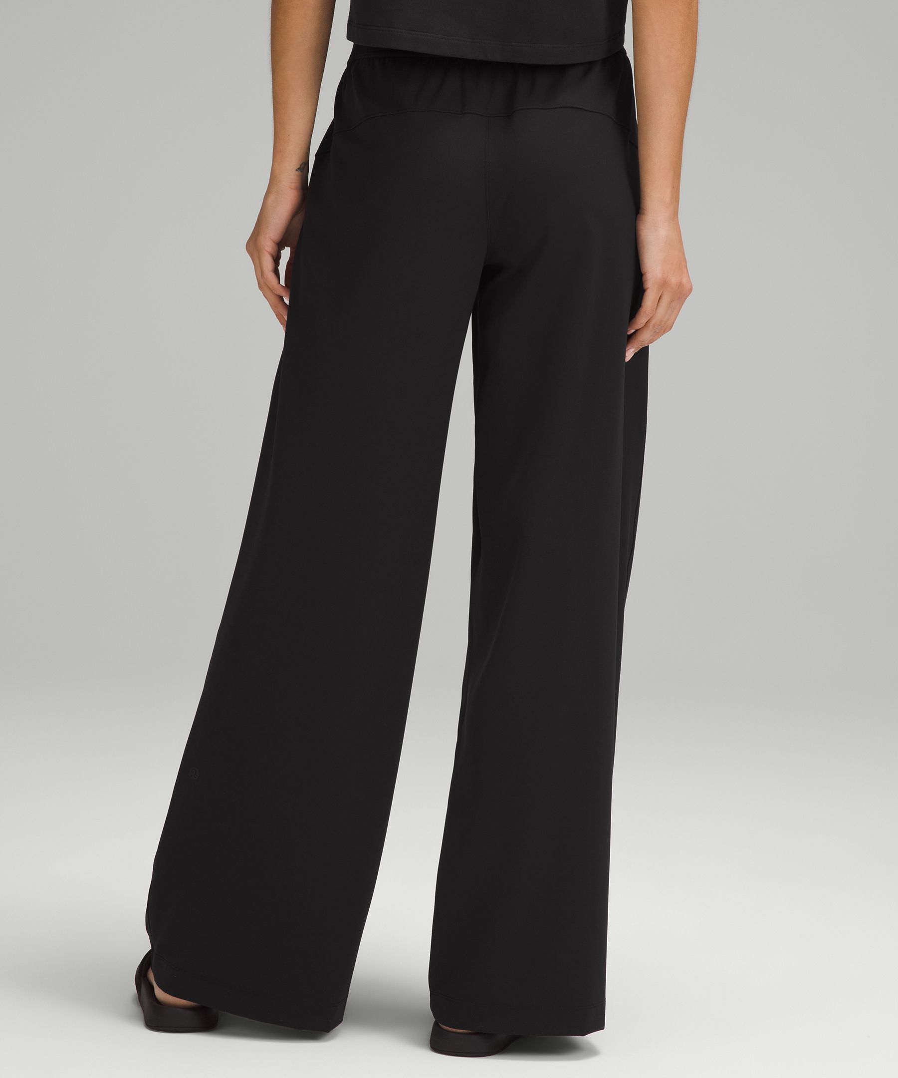 The Mom Edit - My FAVORITE wide leg Athleta pants are on