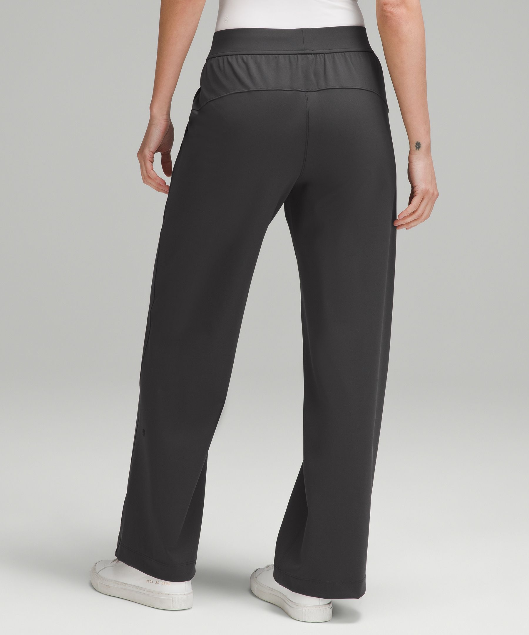 Luxtreme Pull-On Mid-Rise Wide-Leg Pant