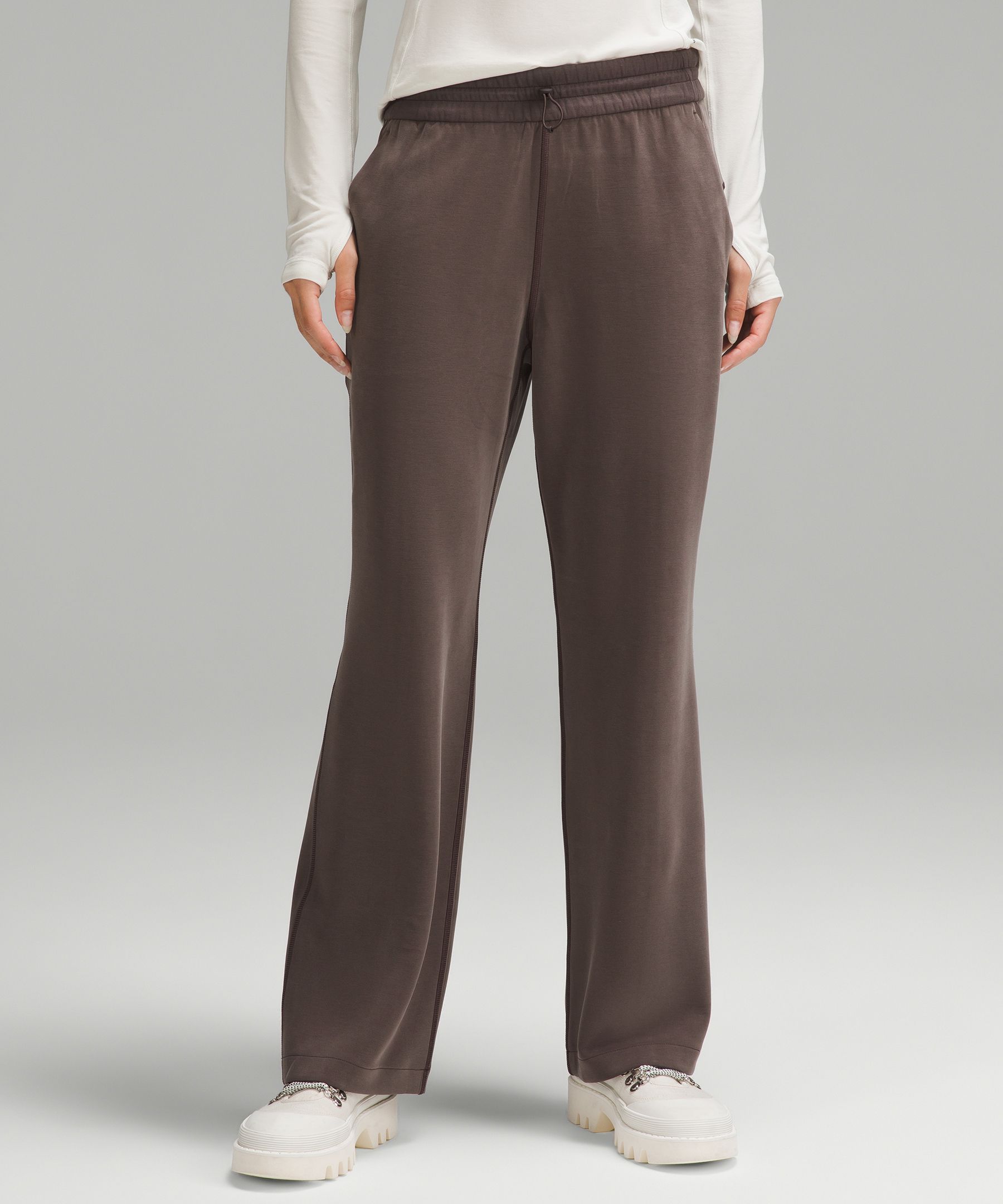 these are the SOFTEST sweats ever & look/feel identical to lulu softst, lululemon softstreme pant