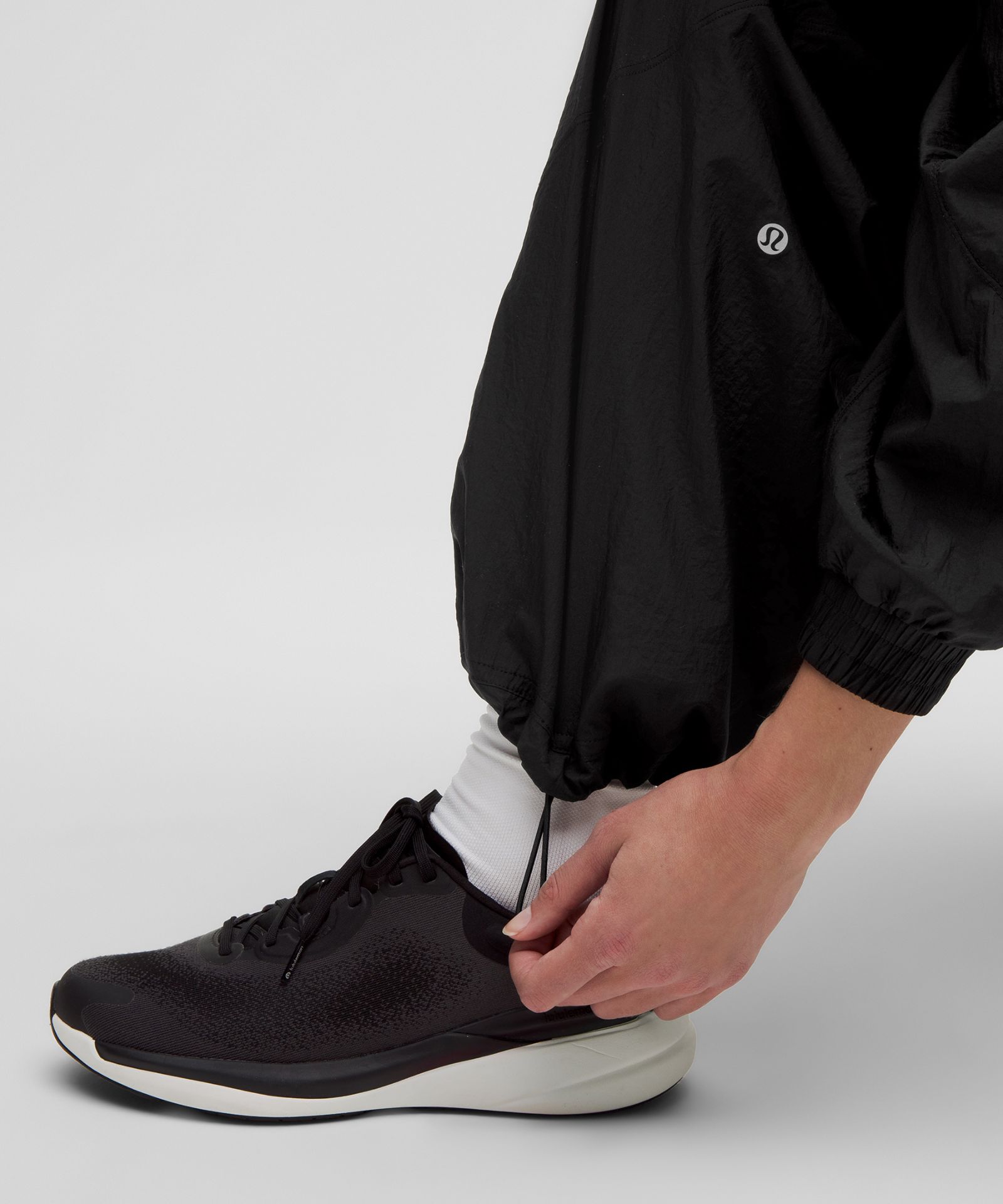 Lululemon License to Train Mid-Rise Lightweight Jogger — фото 6