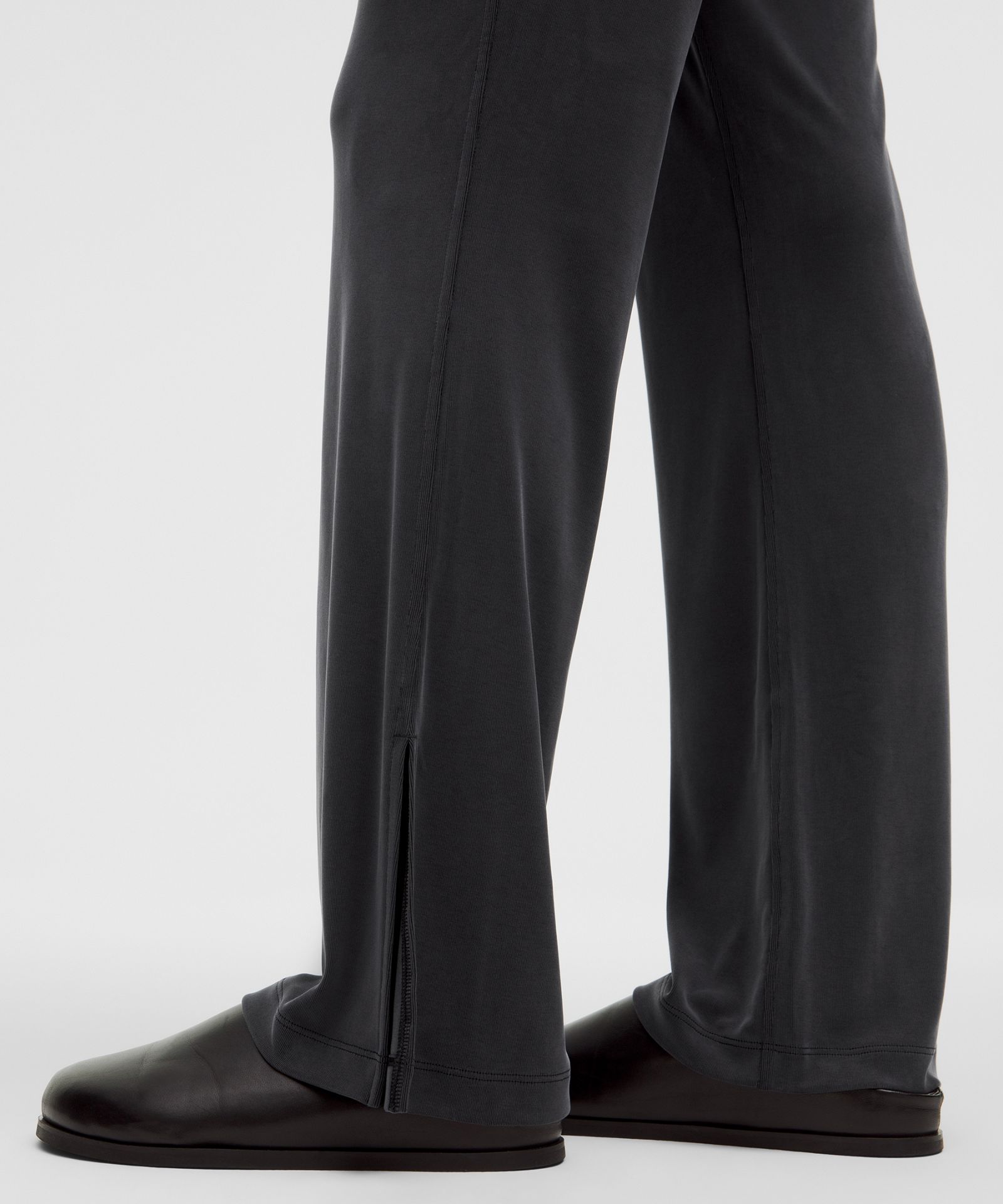 Lululemon Drapey Softstreme Flared Pant — фото 5