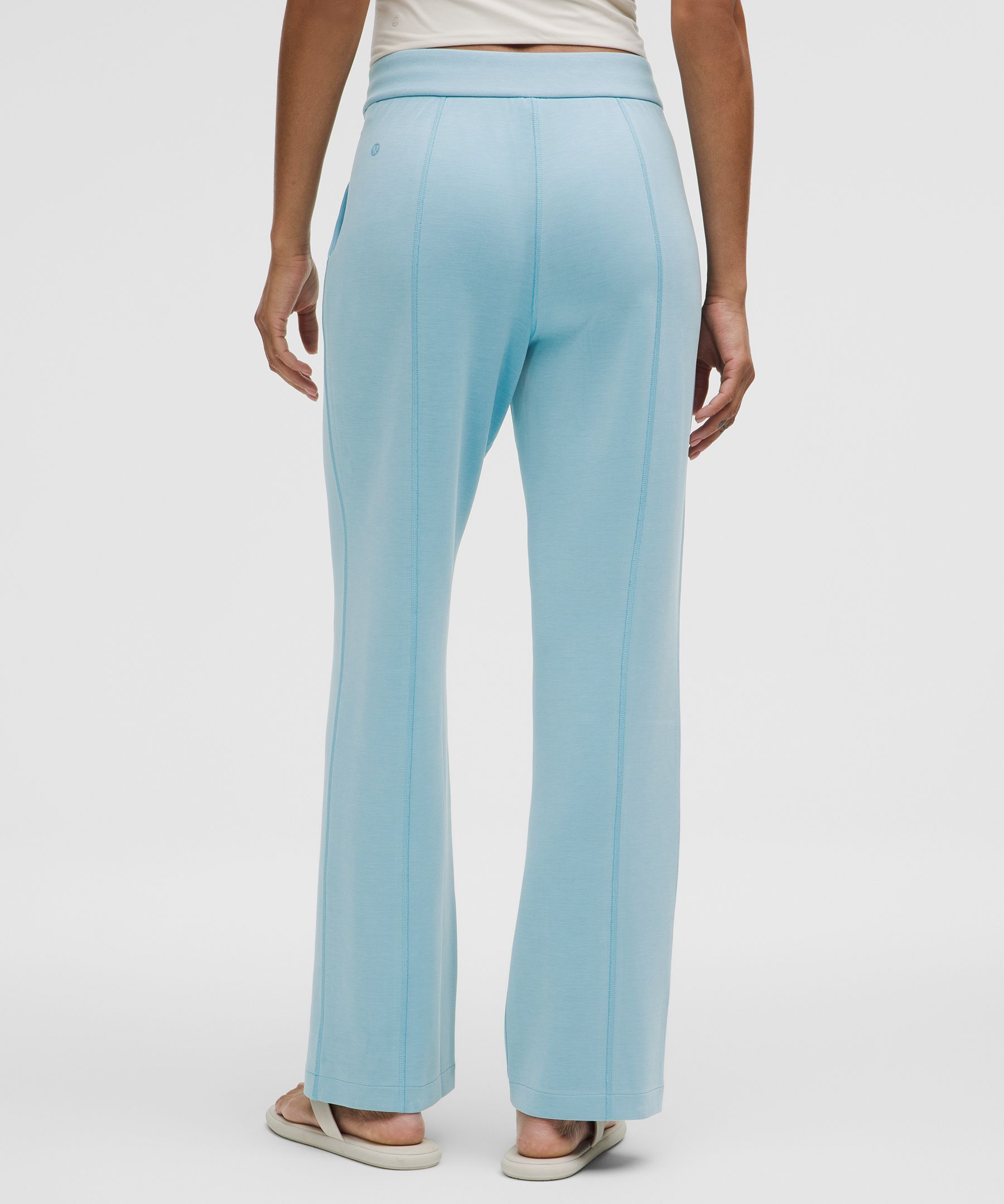 Softstreme High-Rise Straight-Leg Pant *Regular