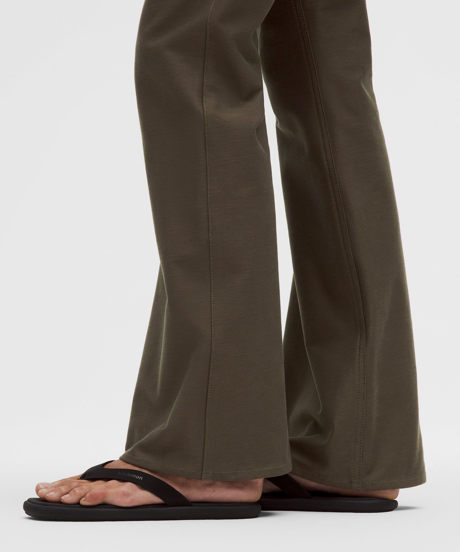 EasyFive High-Rise Subtle-Flare Pant *Regular