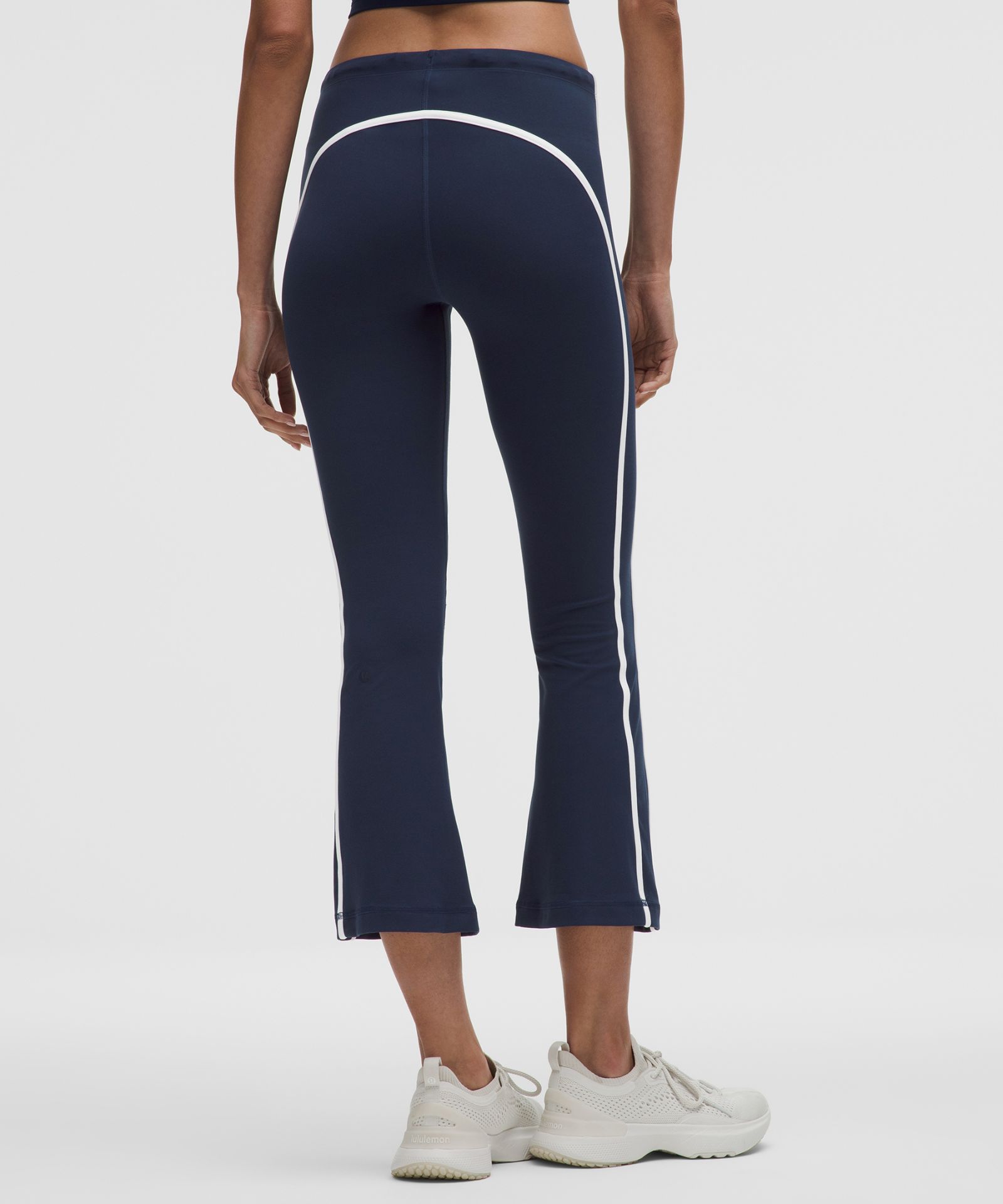 Lululemon Nulu Sporty Trim Mid-Rise Flared Pant — фото 3