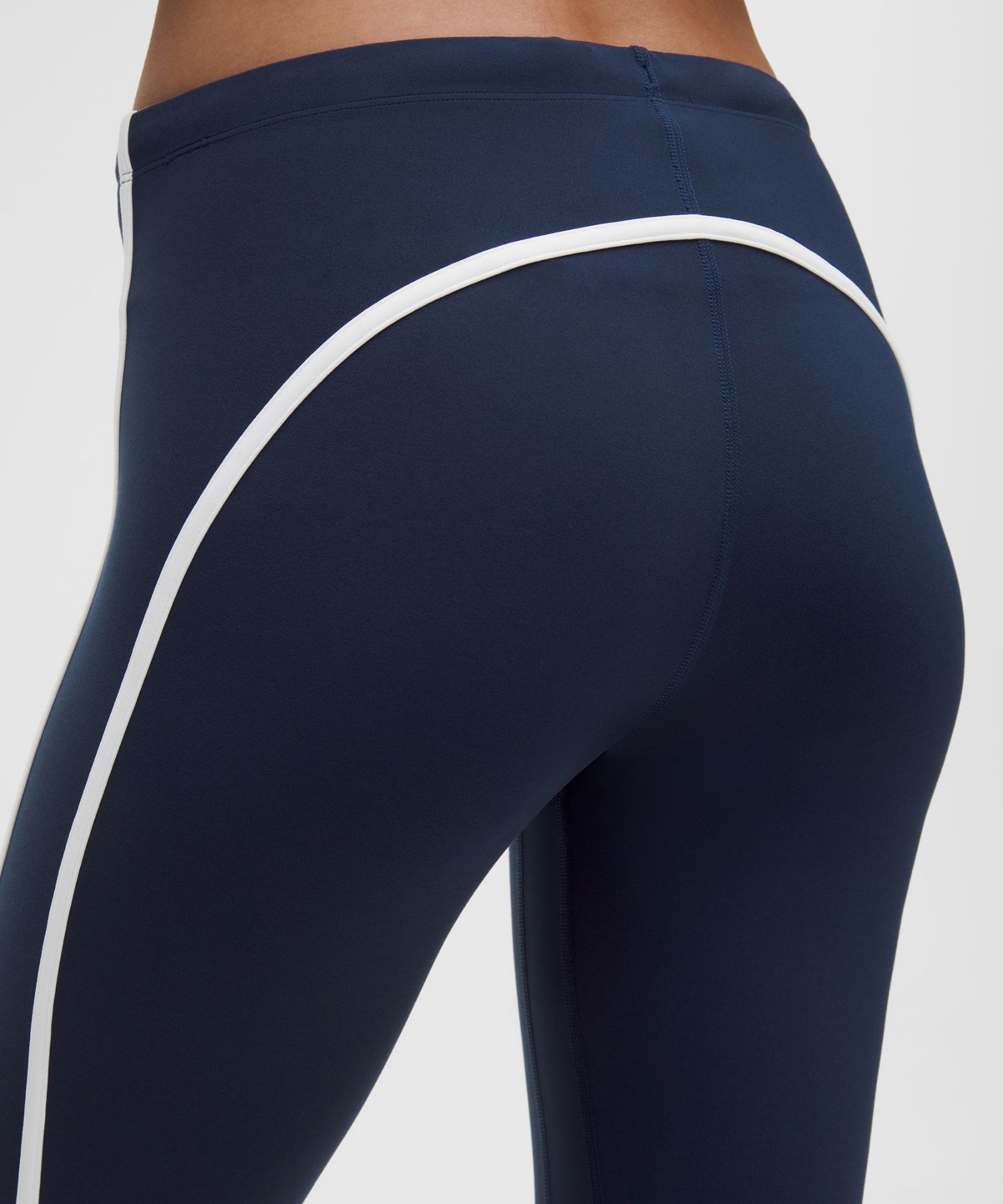 Lululemon Nulu Sporty Trim Mid-Rise Flared Pant — фото 5