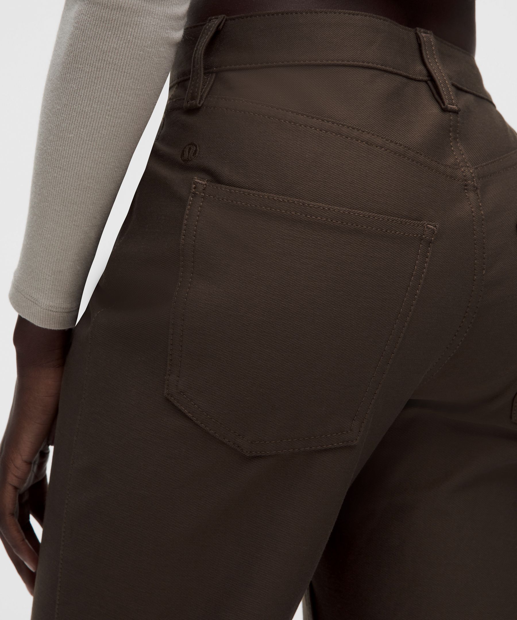 Pantalon EasyFive taille mi-haute &agrave; coupe droite d&eacute;contract&eacute;e *Standard