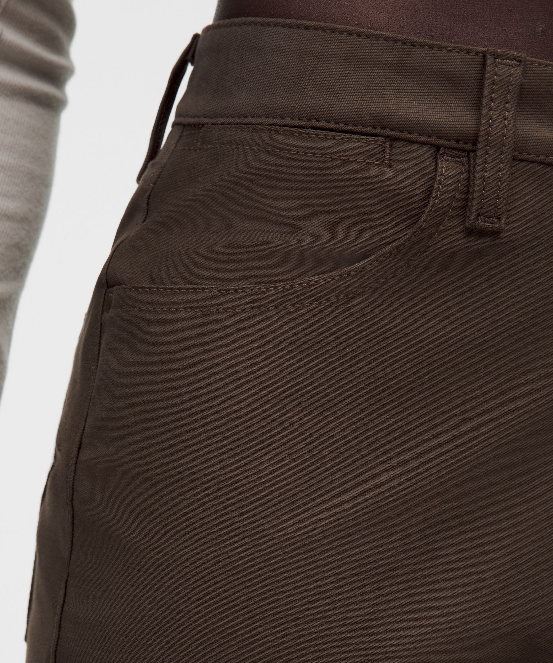 Pantalon EasyFive taille mi-haute &agrave; coupe droite d&eacute;contract&eacute;e *Standard