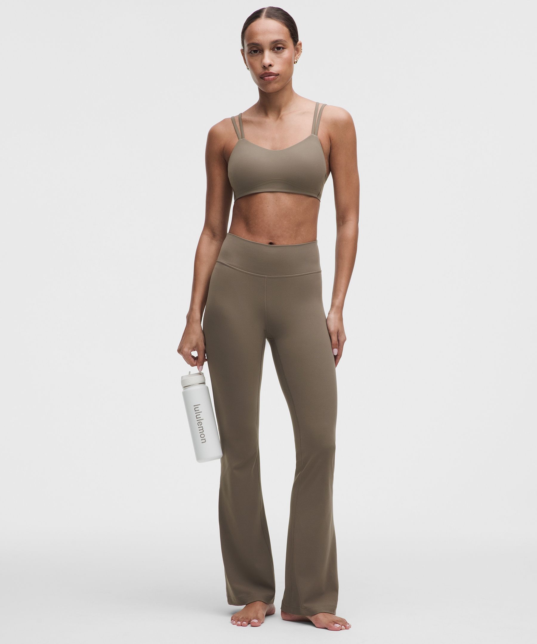 Pantalon Groove &eacute;vas&eacute; taille haute en Nulu *Court