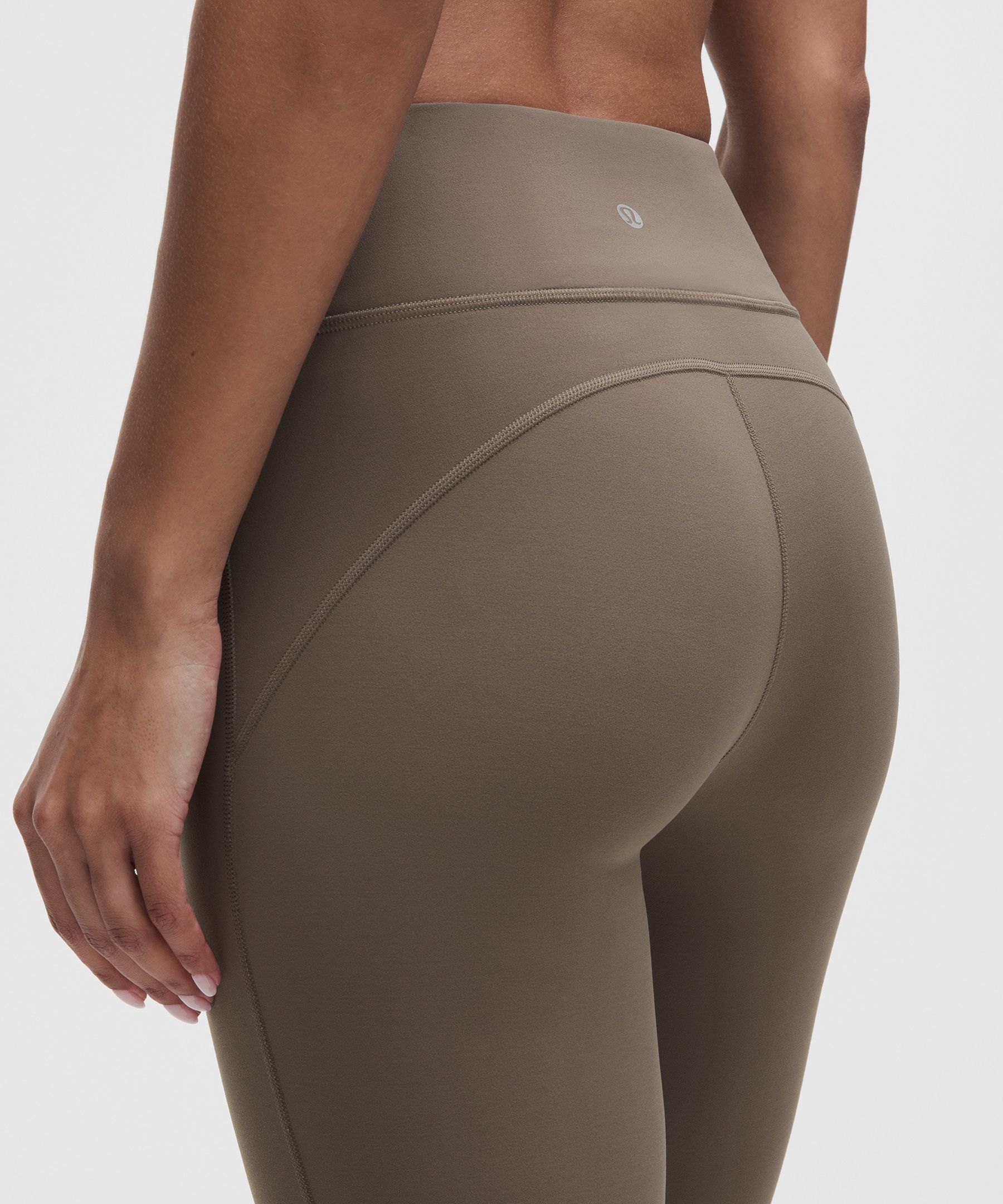 Pantalon Groove &eacute;vas&eacute; taille haute en Nulu *Court