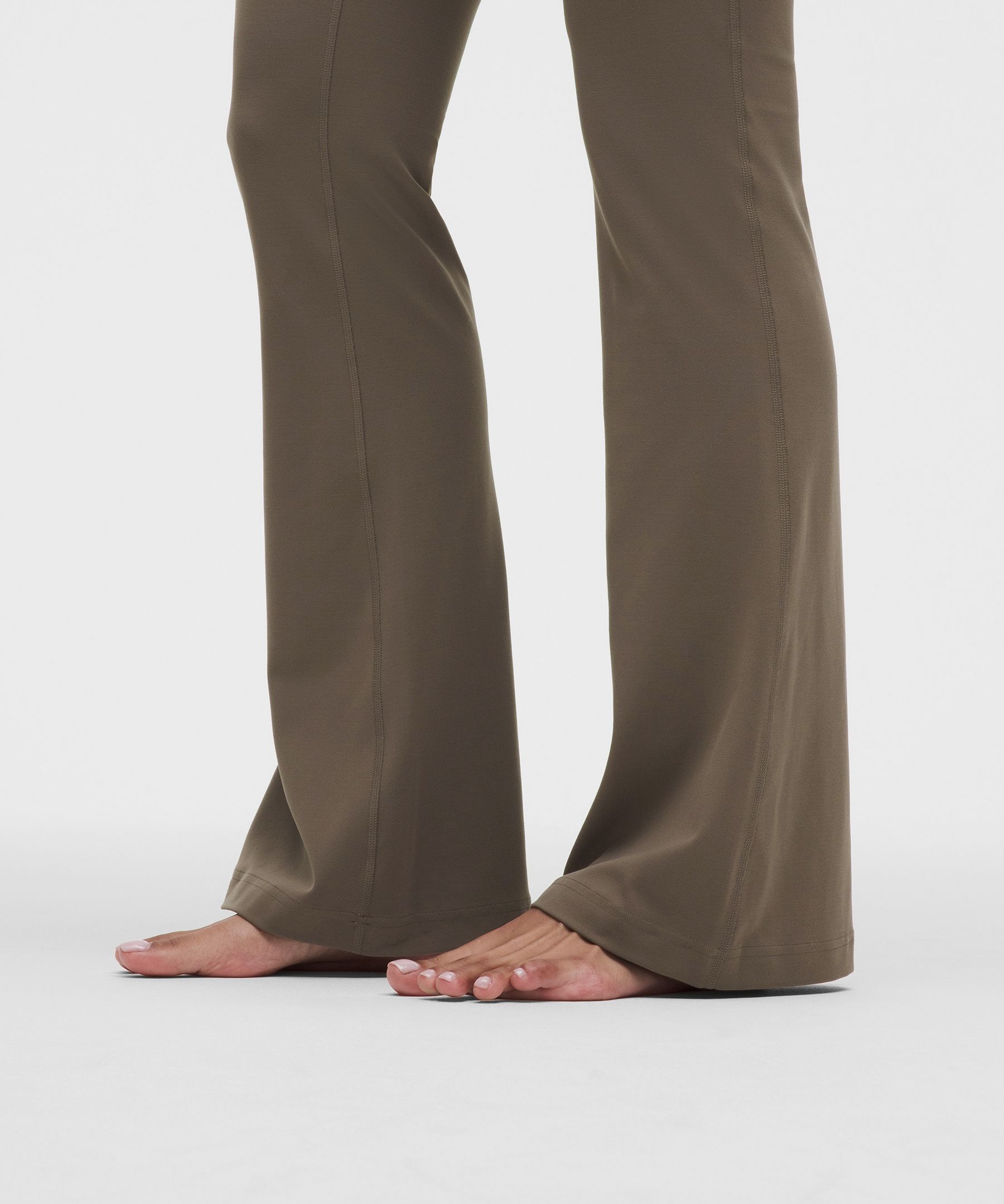 Pantalon Groove &eacute;vas&eacute; taille haute en Nulu *Court