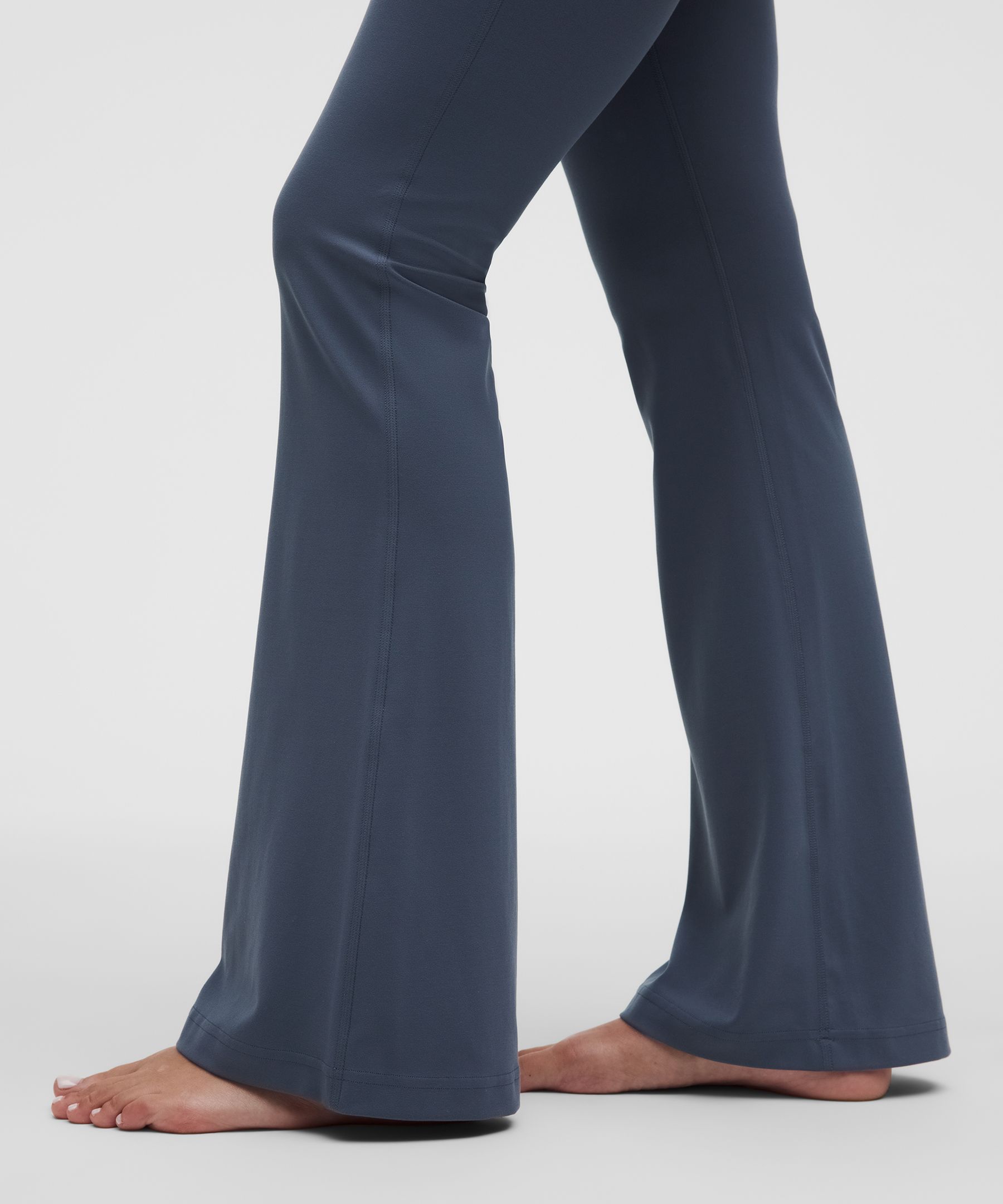 Pantalon Groove &eacute;vas&eacute; taille haute en Nulu *Court