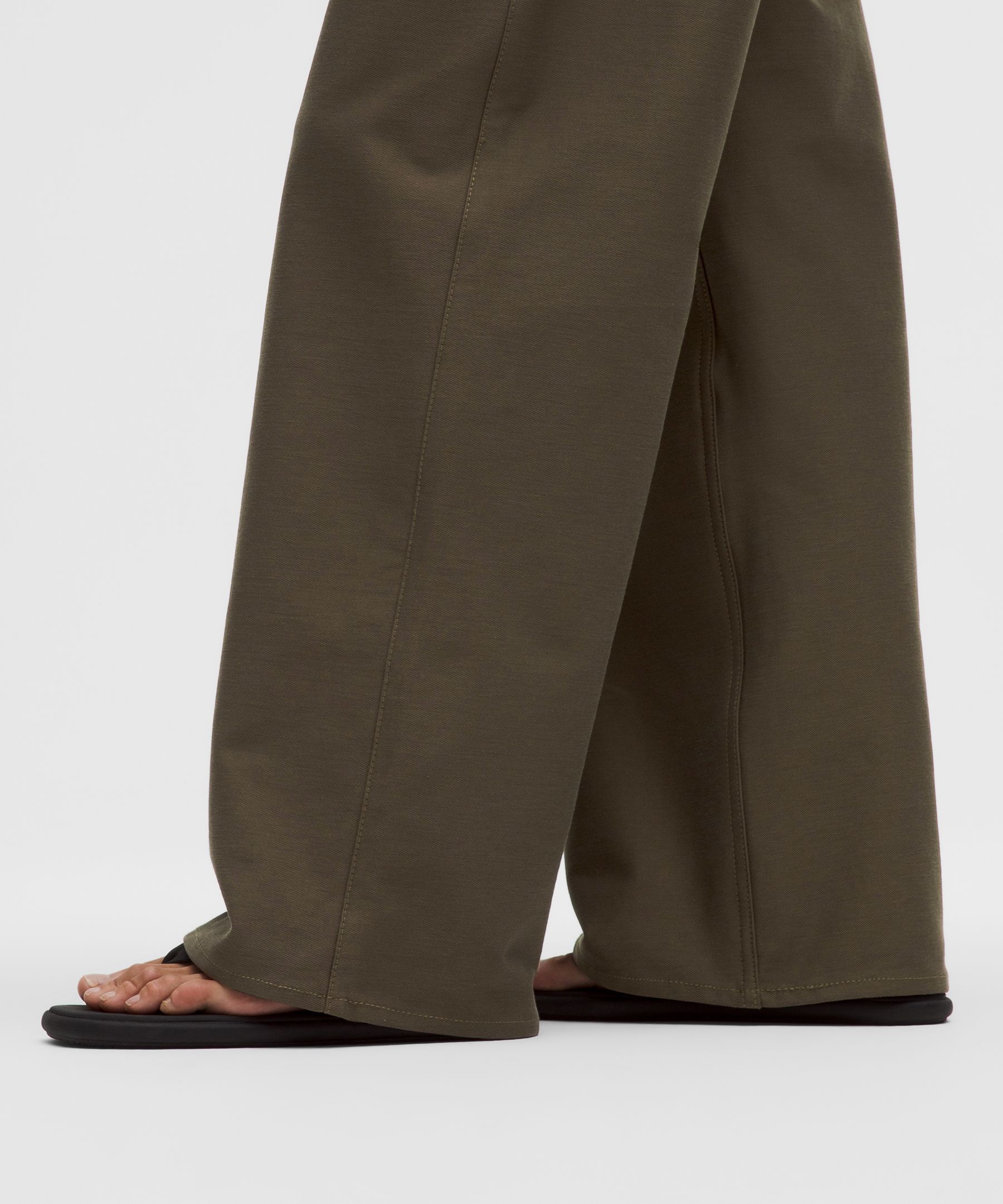 EasyFive Low-Rise Classic Wide-Leg Pant *Regular