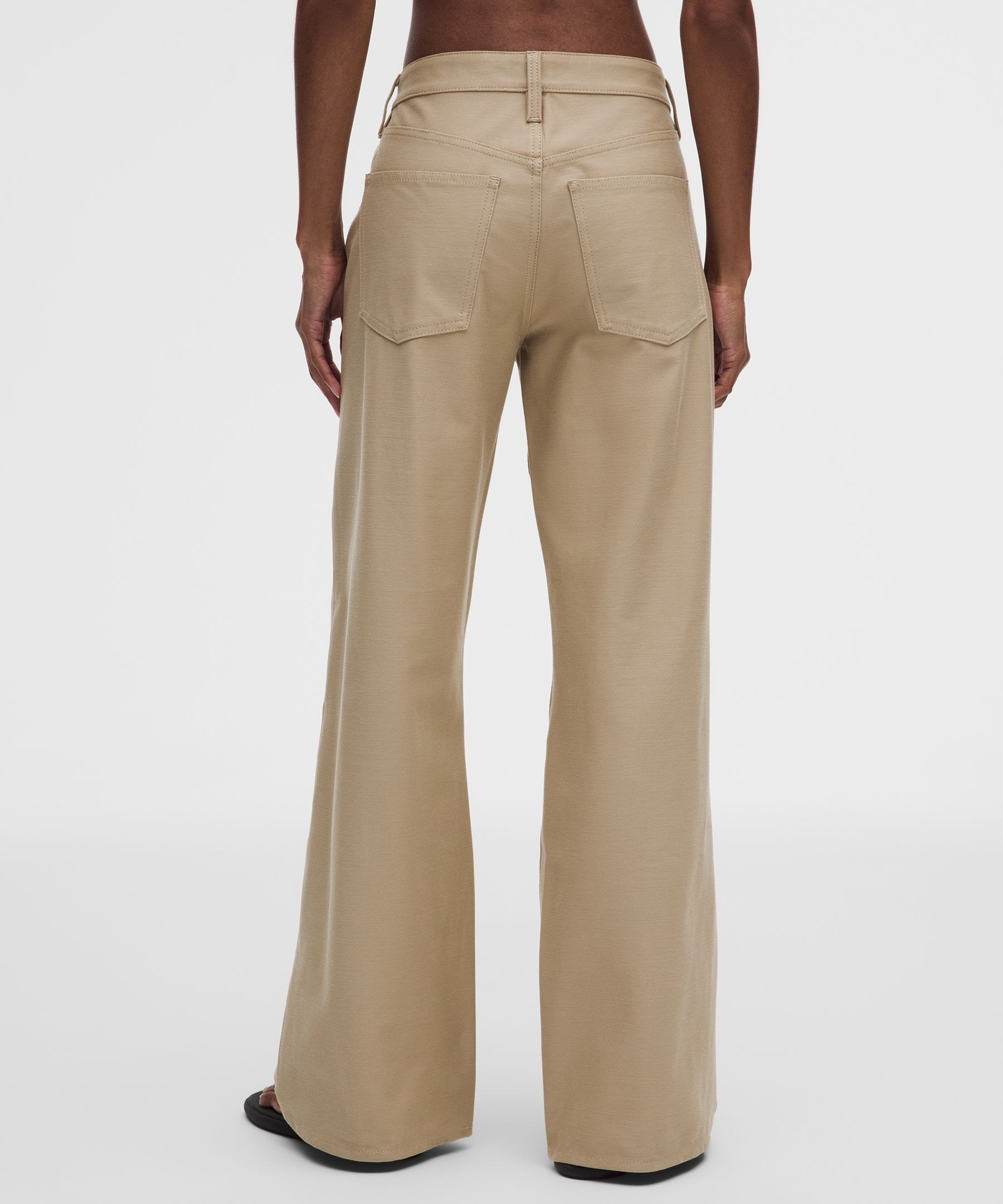 Pantal&oacute;n de corte cl&aacute;sico, talle bajo y pernera ancha EasyFive *Largo est&aacute;ndar